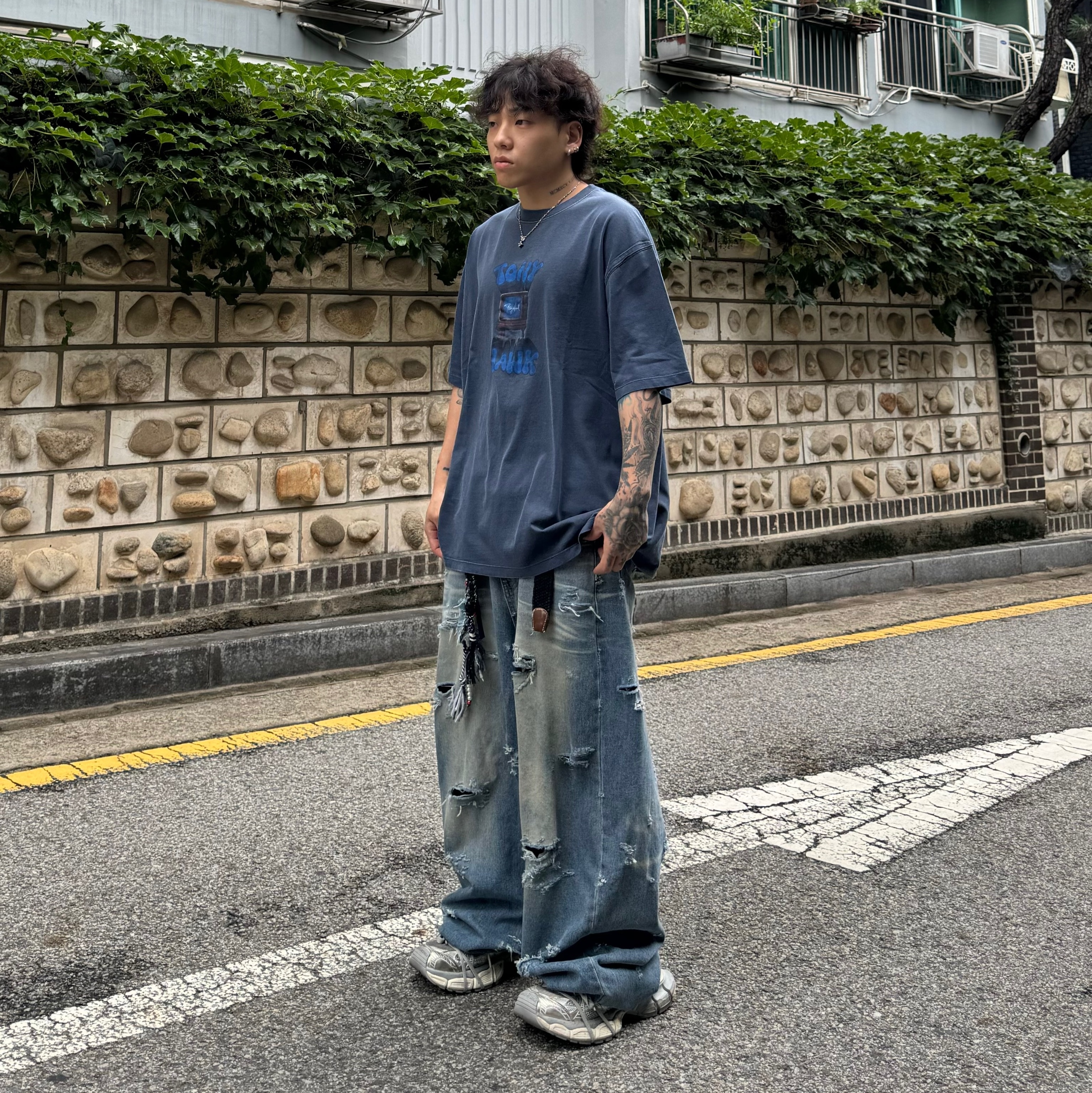 Balenciaga 3XL Sneakers Grey White Red 착용 스타일 - 1