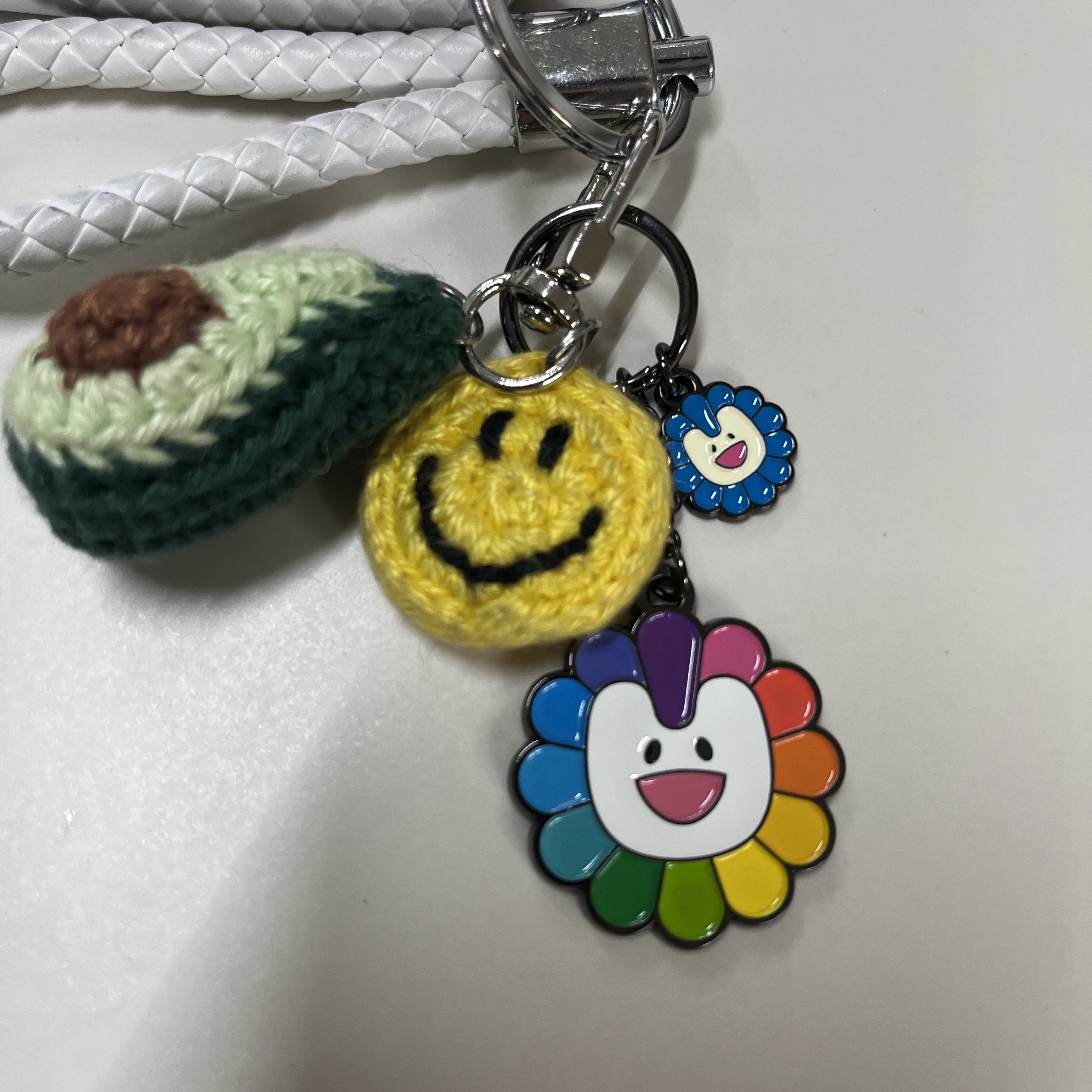 NewJeans x Murakami Metal Keyring Flower 착용 스타일