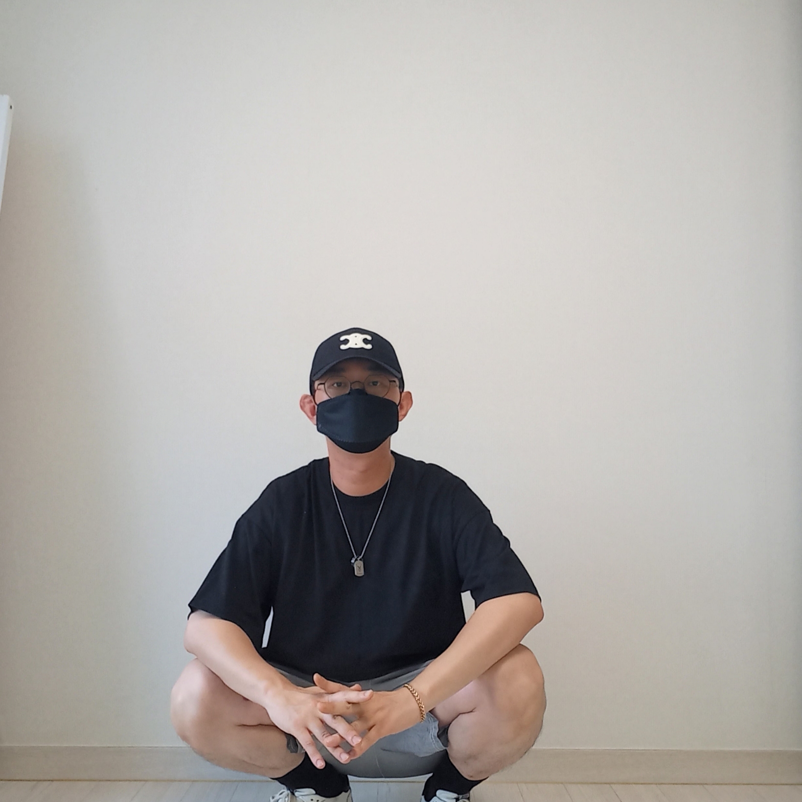 (W) Celine Triomphe Baseball Cap in Cotton Black, Wooyoungmi Luminous Jellyfish Back Logo T-Shirt Black - 24SS 착용 스타일 - 6