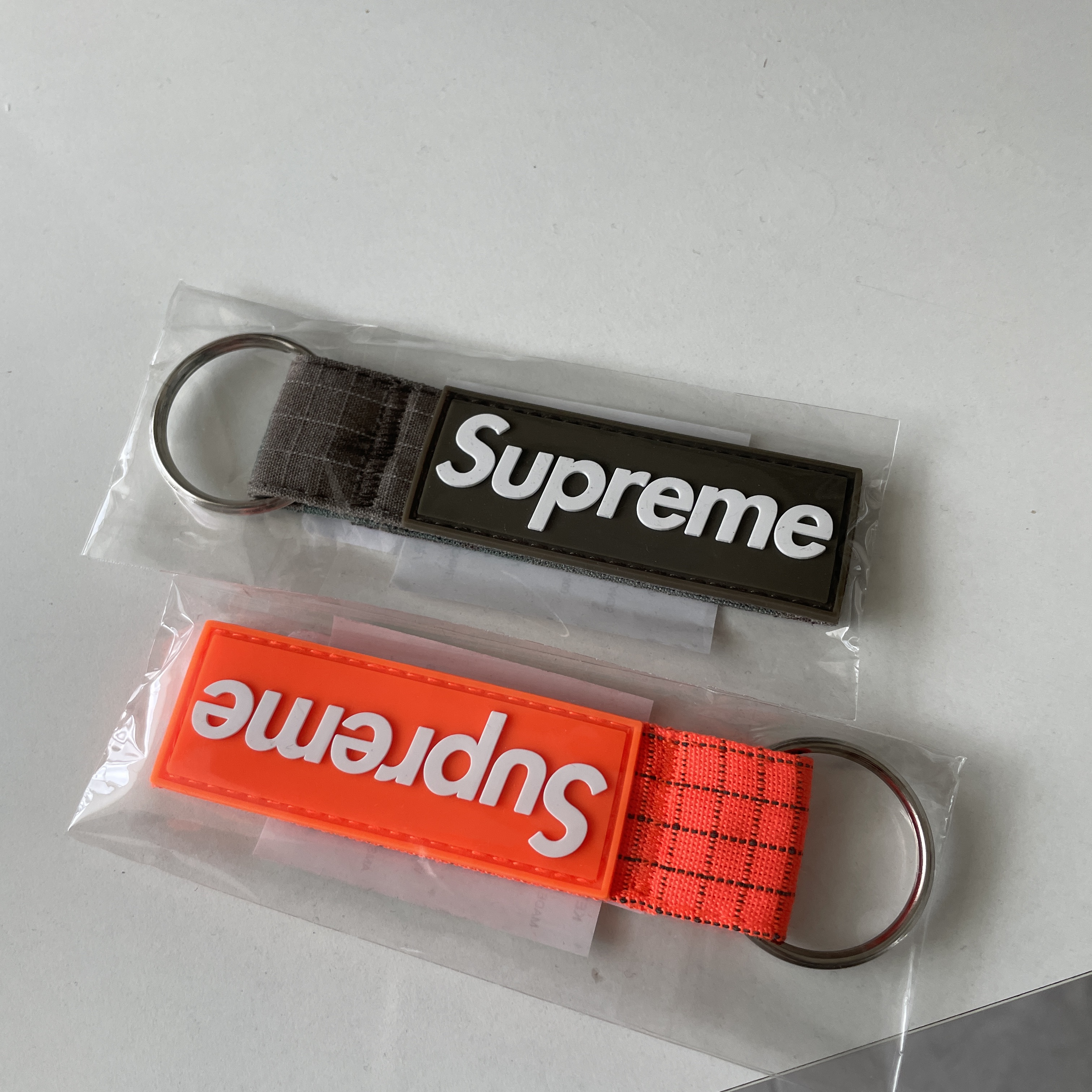 Supreme Ripstop Keychain Orange - 24SS 착용 스타일