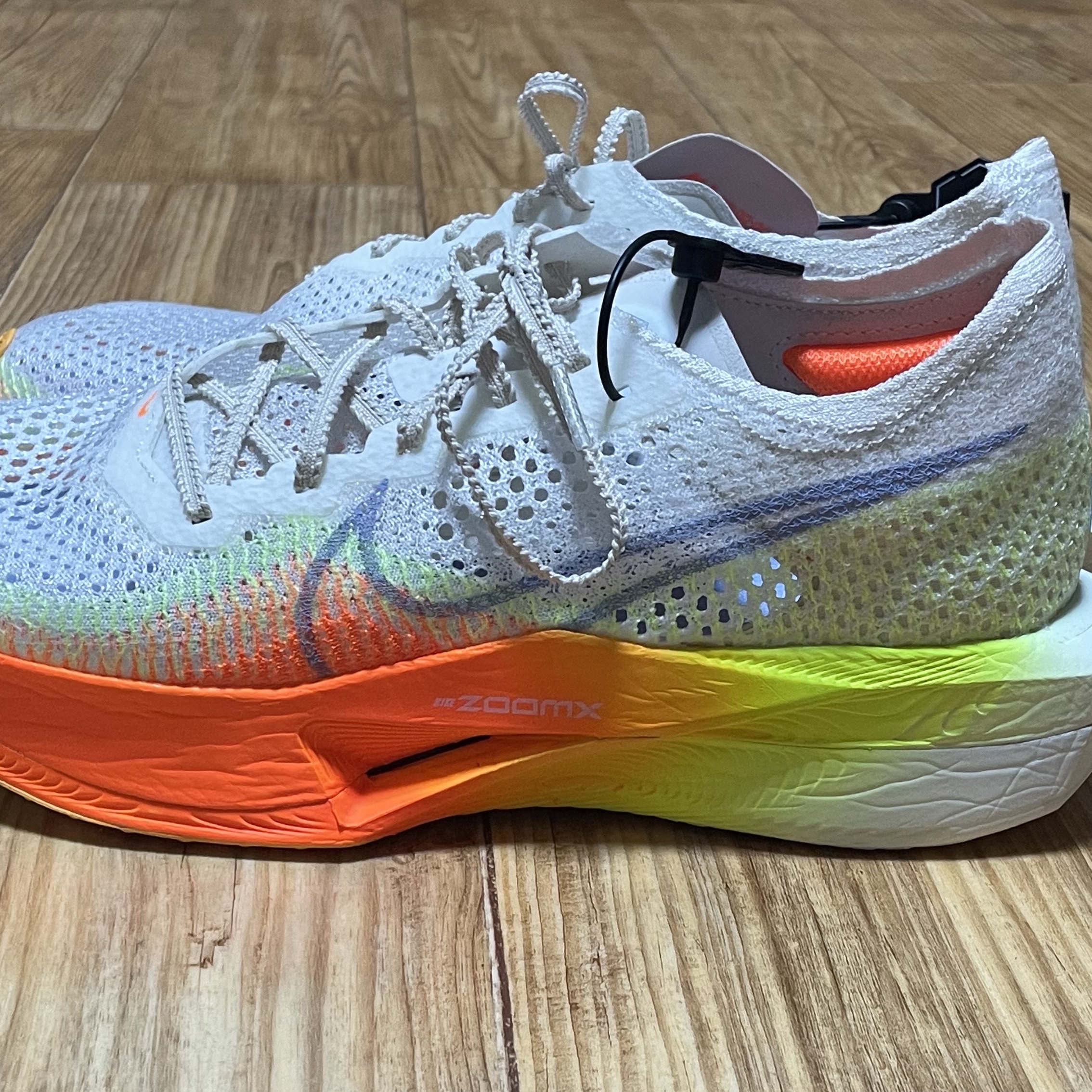 Nike ZoomX Vaporfly Next% 3 Sail Cobalt Bliss Total Orange 착용 스타일 - 2