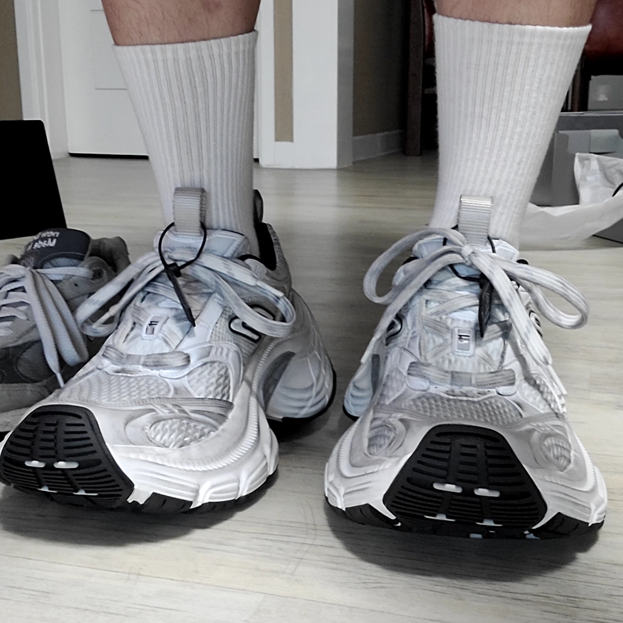 Balenciaga 10XL Sneakers White Grey Silver Black, (W) Balenciaga 10XL Sneakers White Grey Silver Black 착용 스타일 - 3