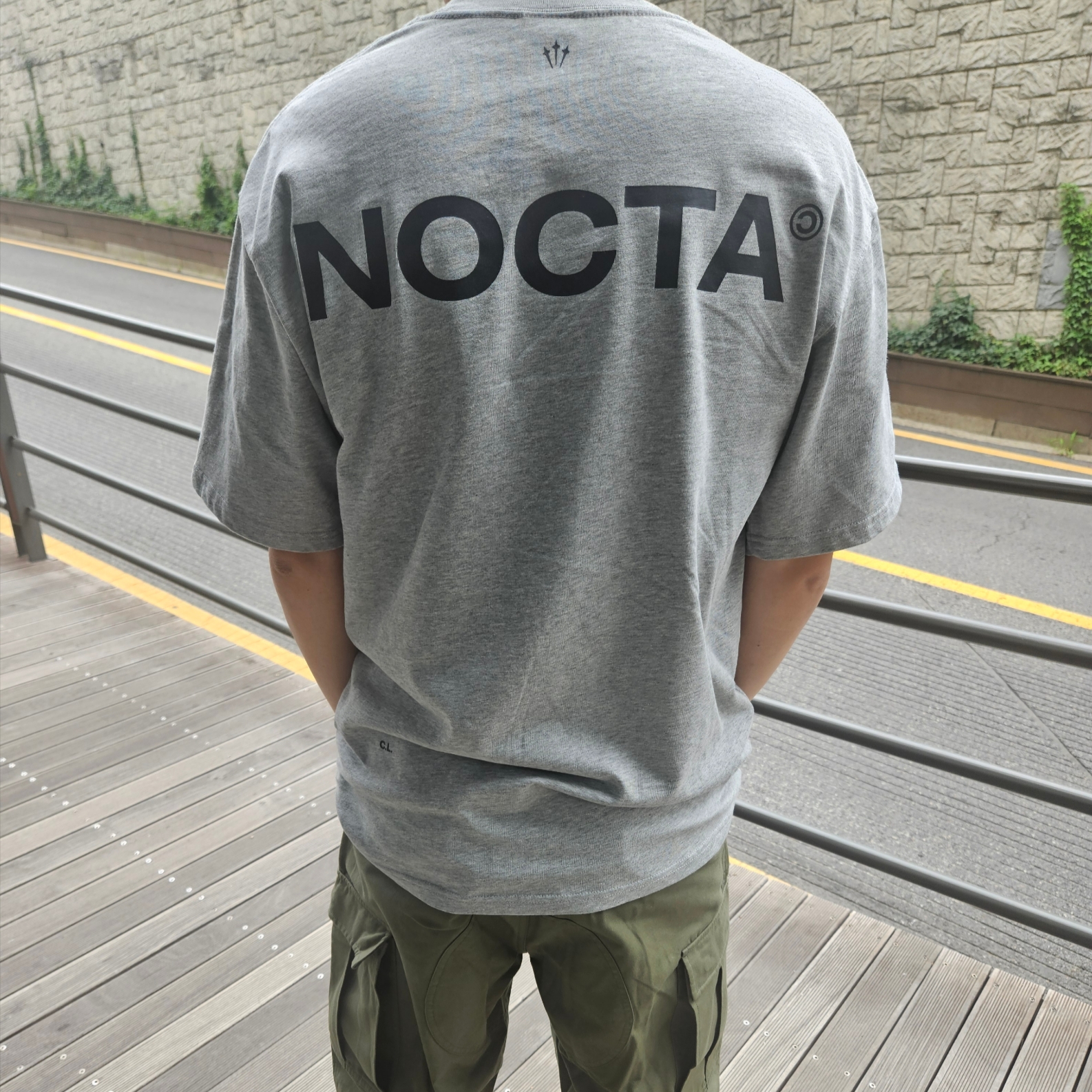 Nike x Drake Nocta Max 90 T-Shirt Dark Heather Grey (FN7663-063) 착용 스타일