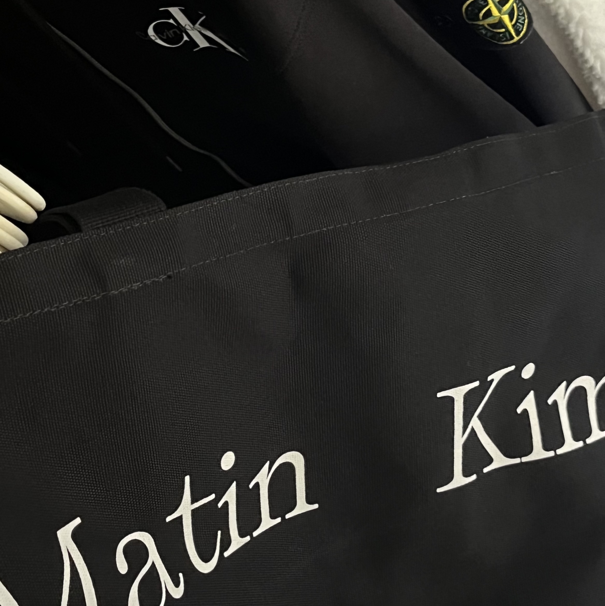 Matin Kim Matin Logo Ecobag Black 착용 스타일