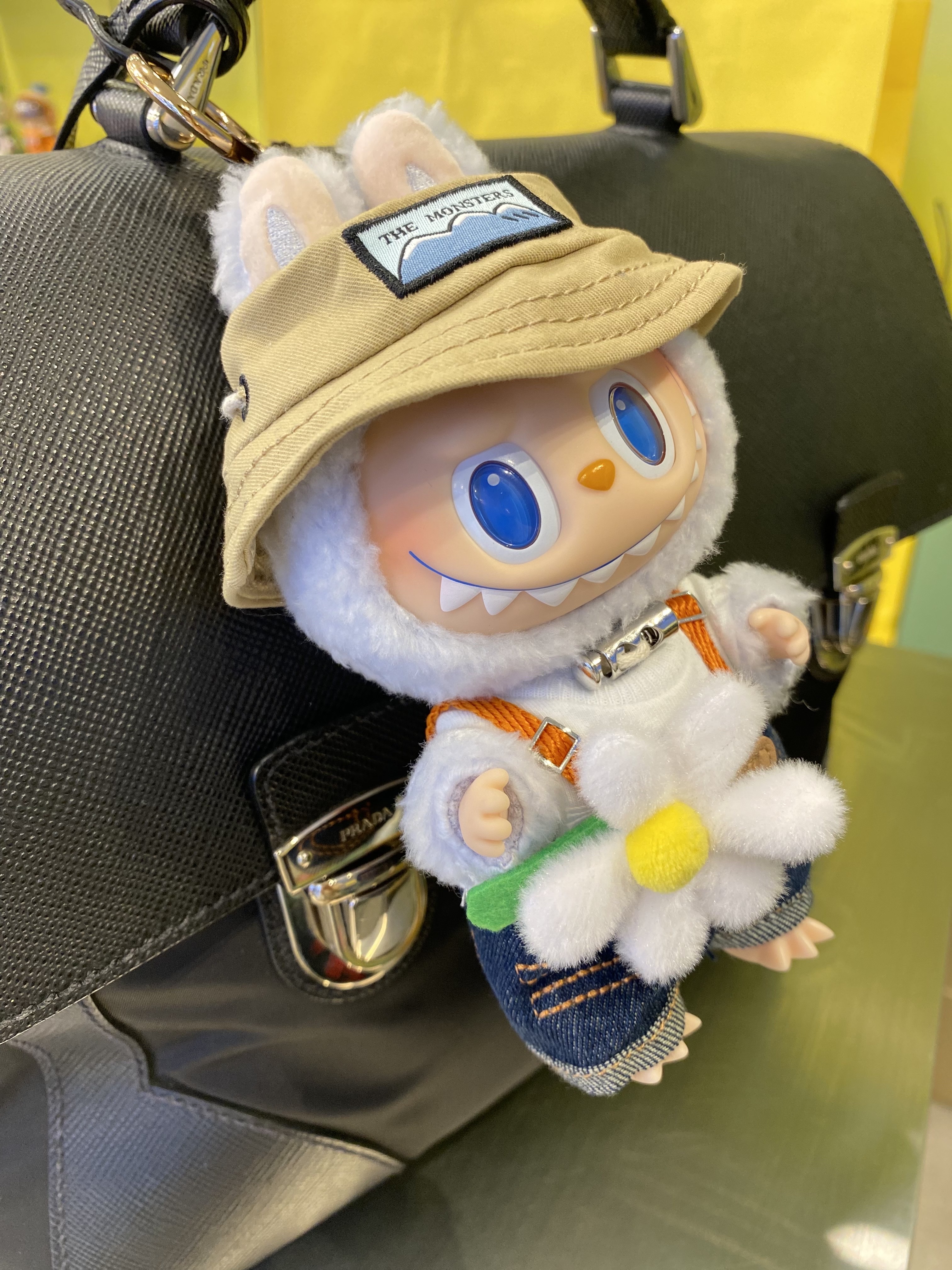 Pop Mart Fall In Wild Labubu Series Toy Keyring 착용 스타일 - 1