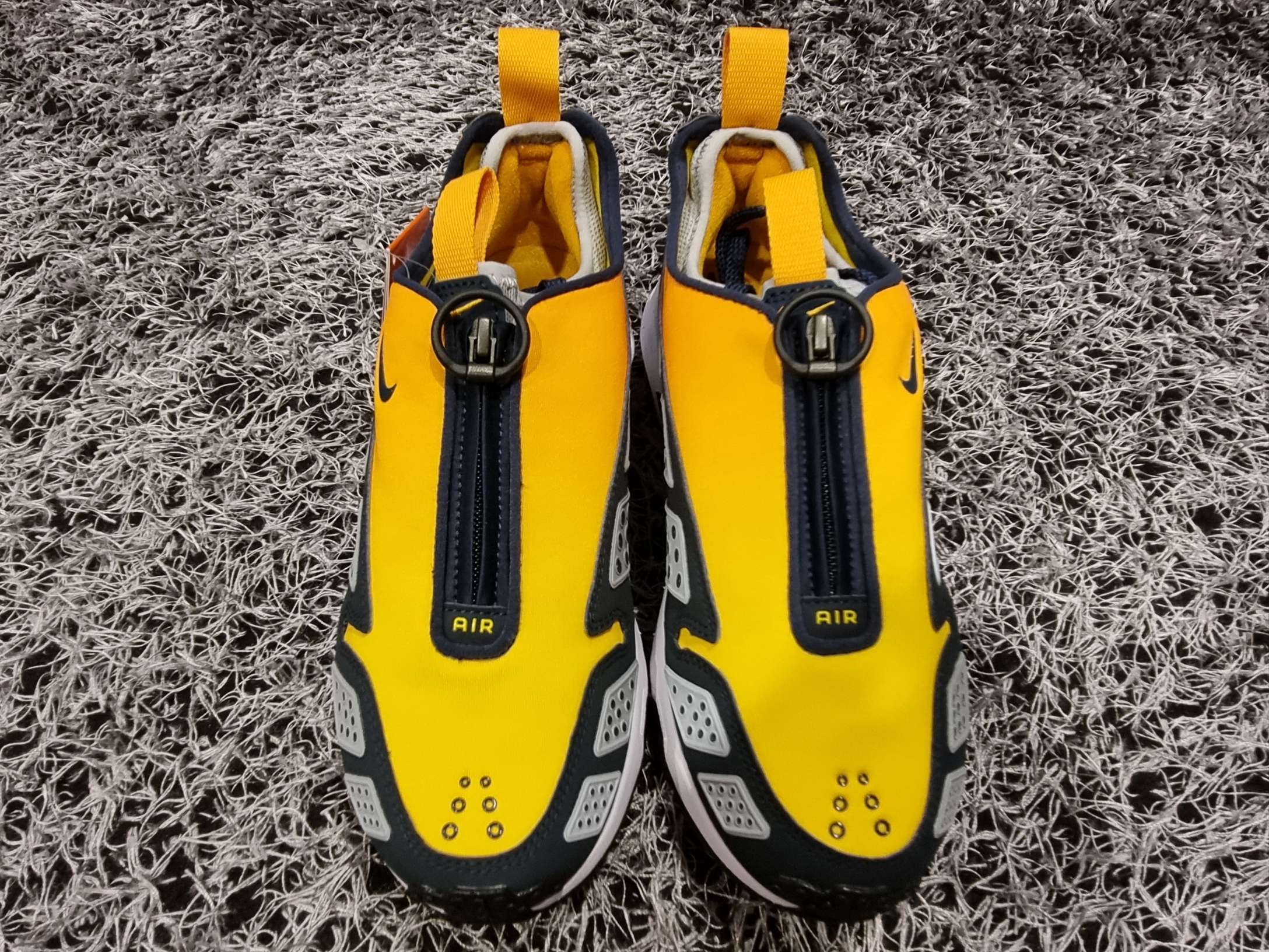 (W) Nike Air Max SNDR Canyon Gold and Deep Ocean 착용 스타일 - 4