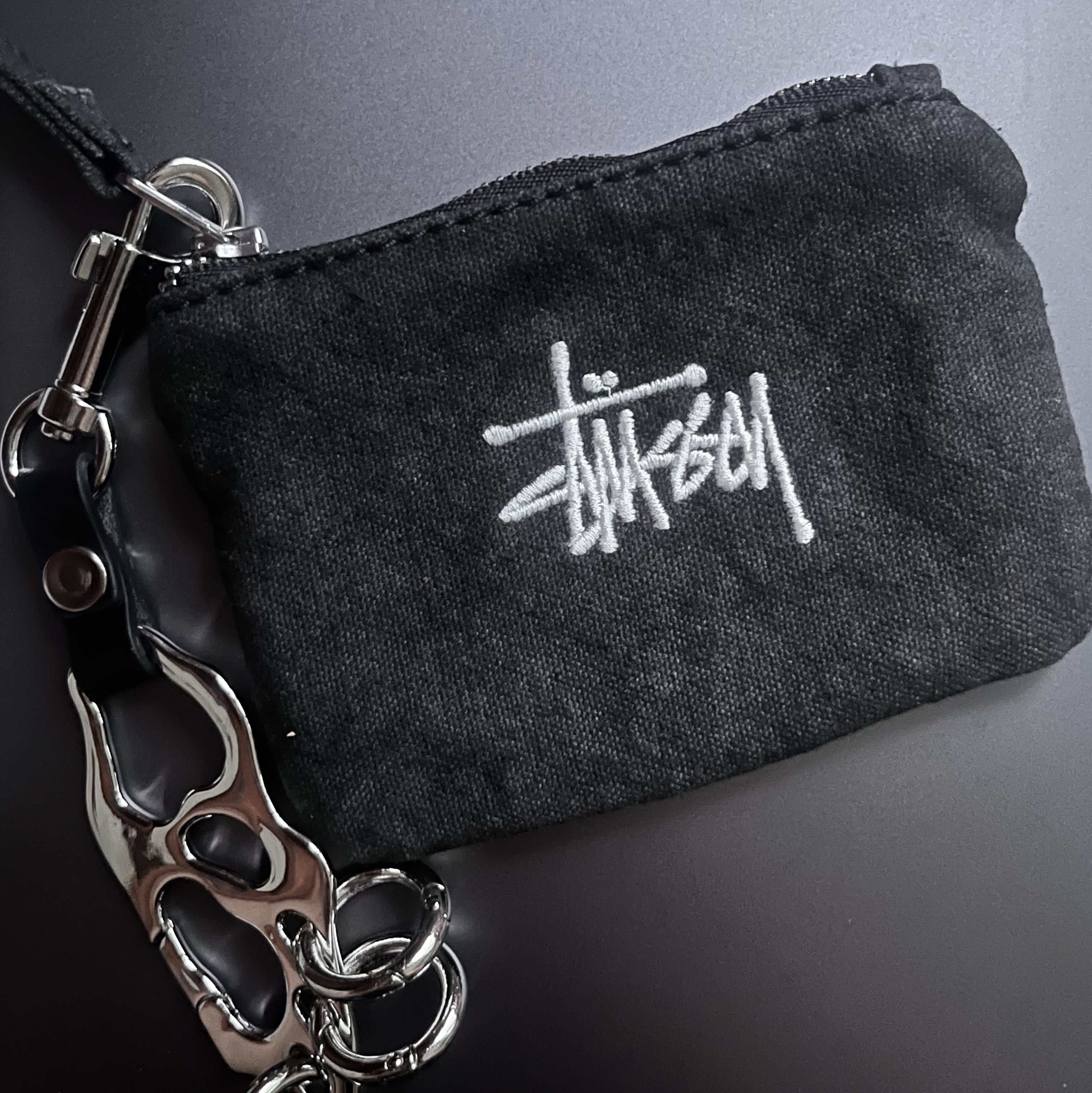 Stussy Canvas Coin Pouch Washed Black 착용 스타일