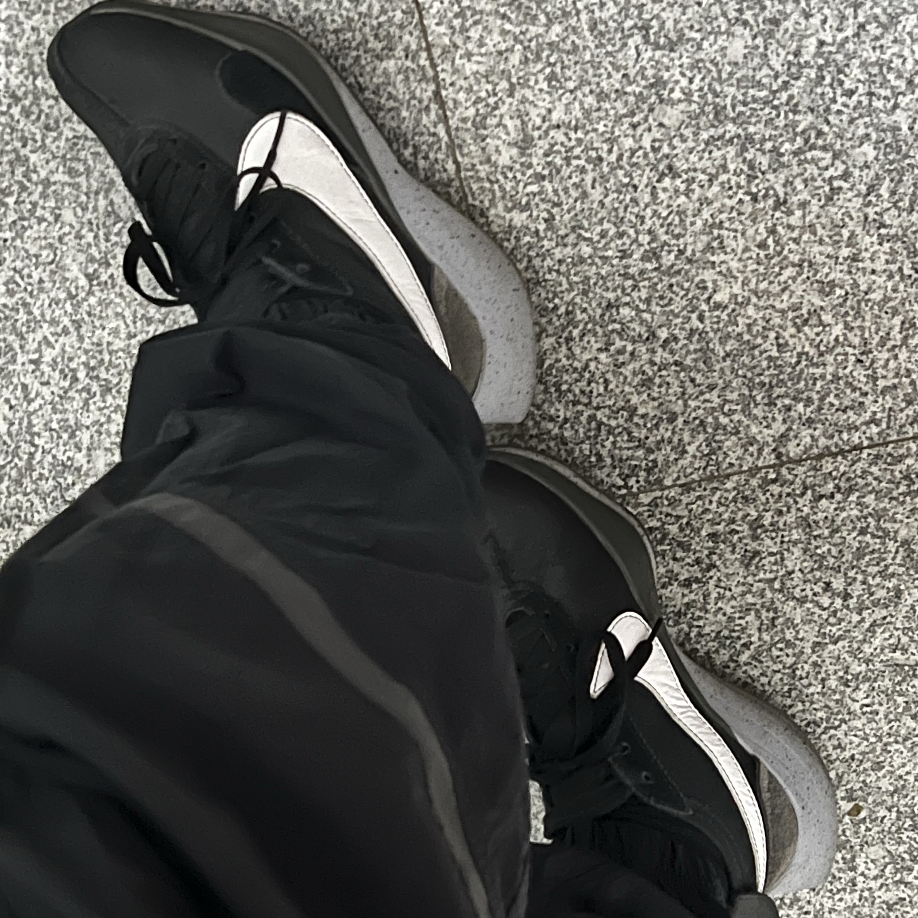 Nike Moon Racer Black Wolf Grey 착용 스타일
