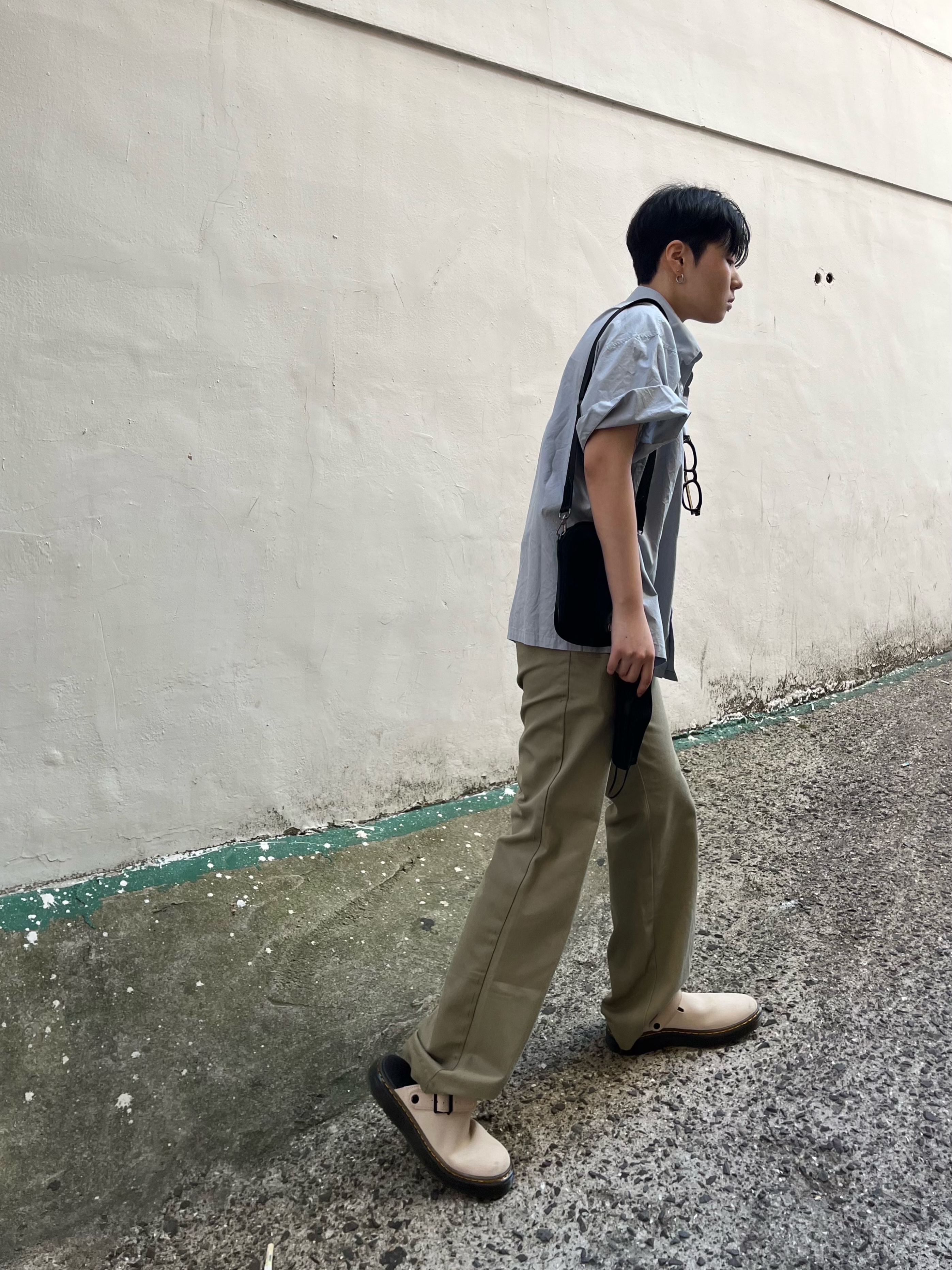 Dr. Martens Carlson Suede Casual Slingback Mules Sand, Dickies Original 873 Slim Fit Work Pants Khaki 착용 스타일 - 1