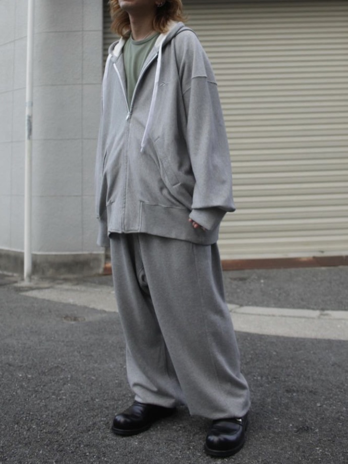 Hed Mayner x Reebok Sweat Jogger Grey Melange - 24FW, Hed Mayner x Reebok Zipped Hoodie Grey Melange - 24FW 착용 스타일 - 1