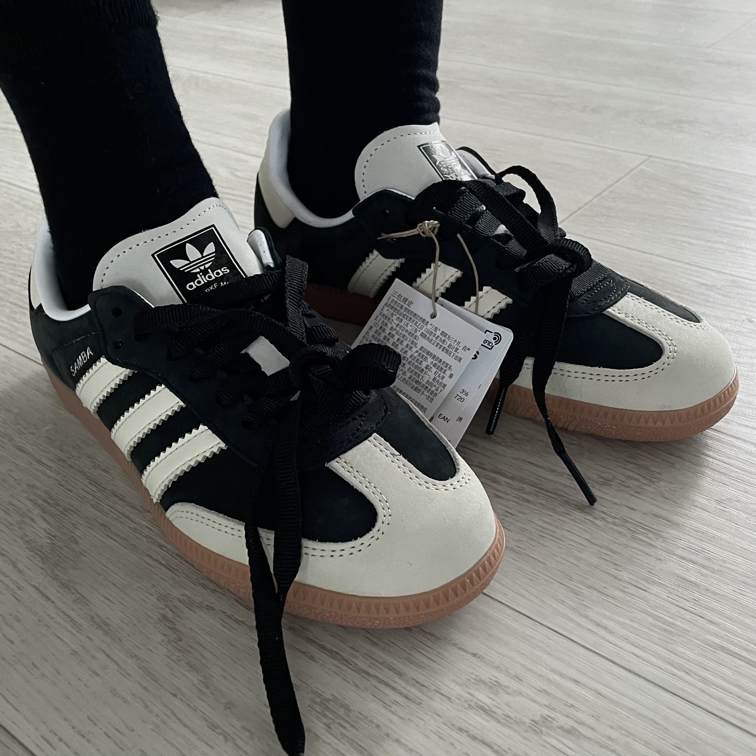 (W) Adidas Samba OG Core Black Wonder White 착용 스타일 - 2