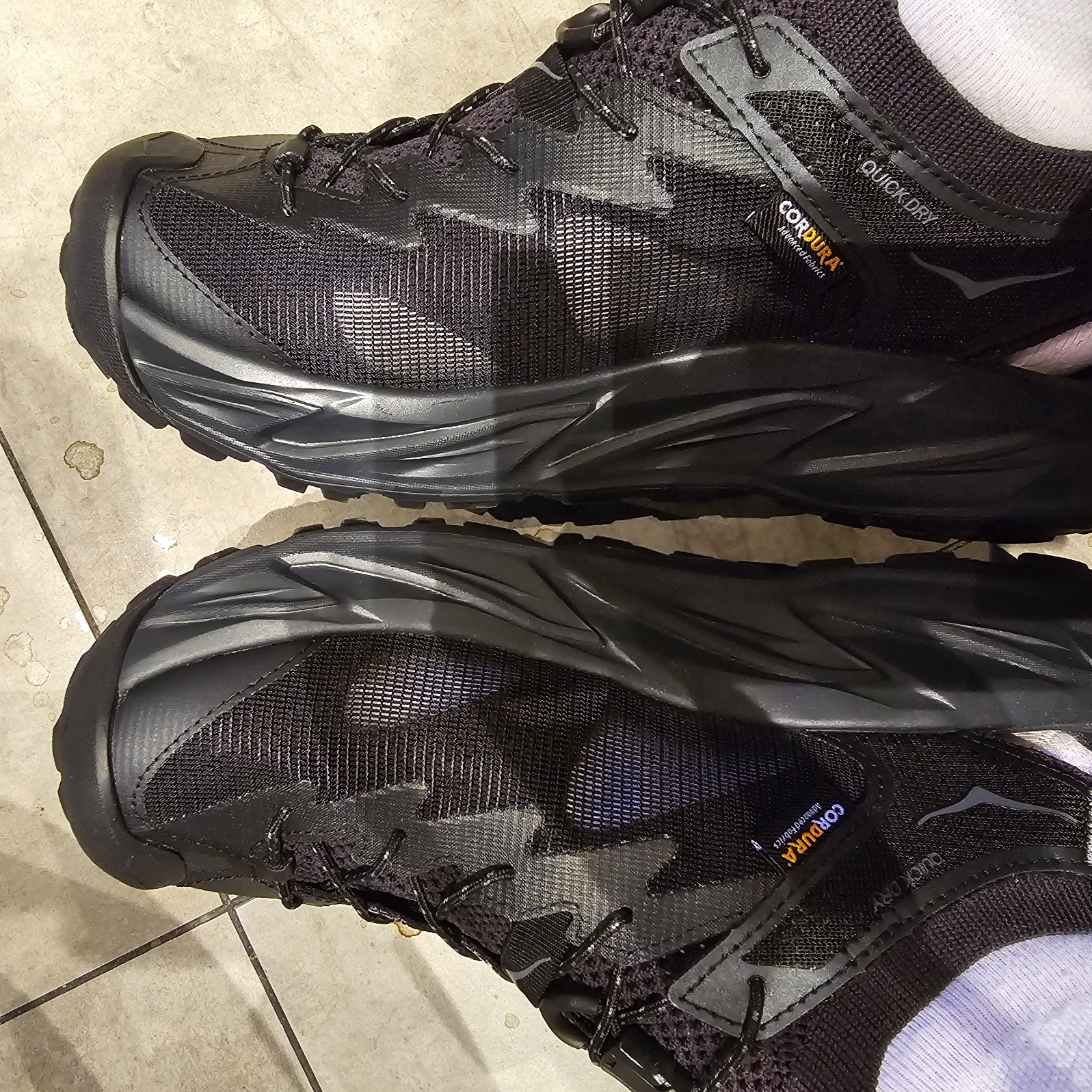 Hoka Hopara 2 Black 착용 스타일