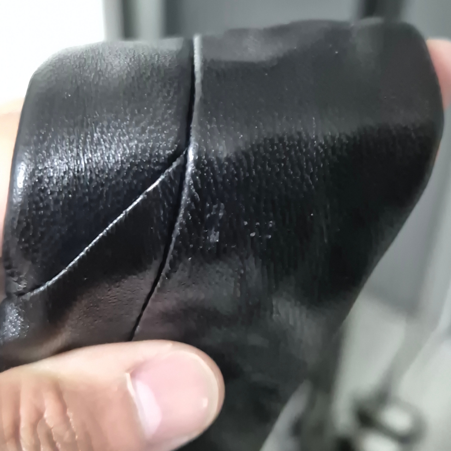 Lemaire Small Croissant Bag Soft Nappa Leather Black 착용 스타일 - 7