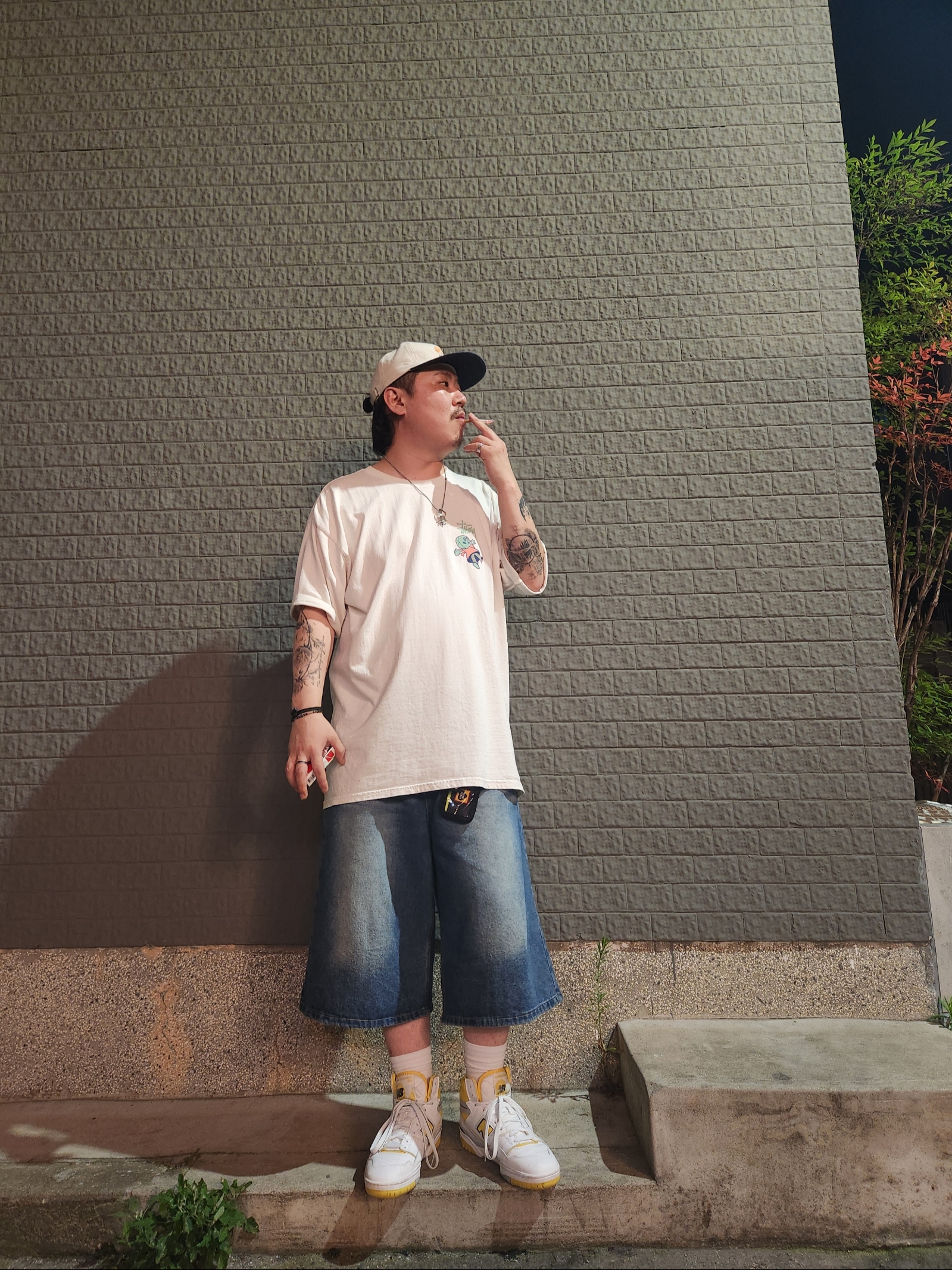 Hello Sunrise 90s Logo 6Panel Cap Beige & Navy, Stussy Dollie Pigment Dyed T-Shirt Natural 착용 스타일