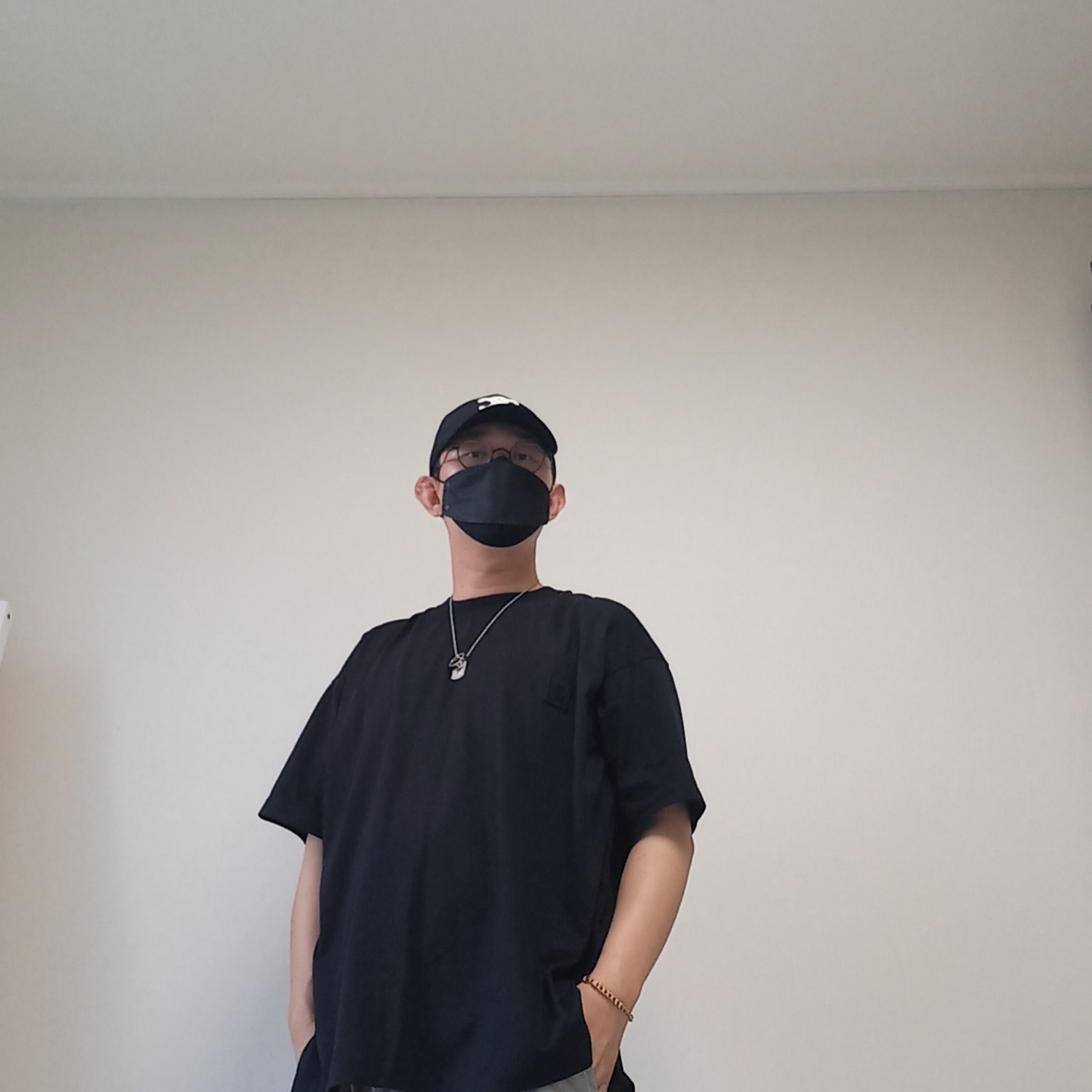 (W) Celine Triomphe Baseball Cap in Cotton Black, Wooyoungmi Luminous Jellyfish Back Logo T-Shirt Black - 24SS 착용 스타일 - 4