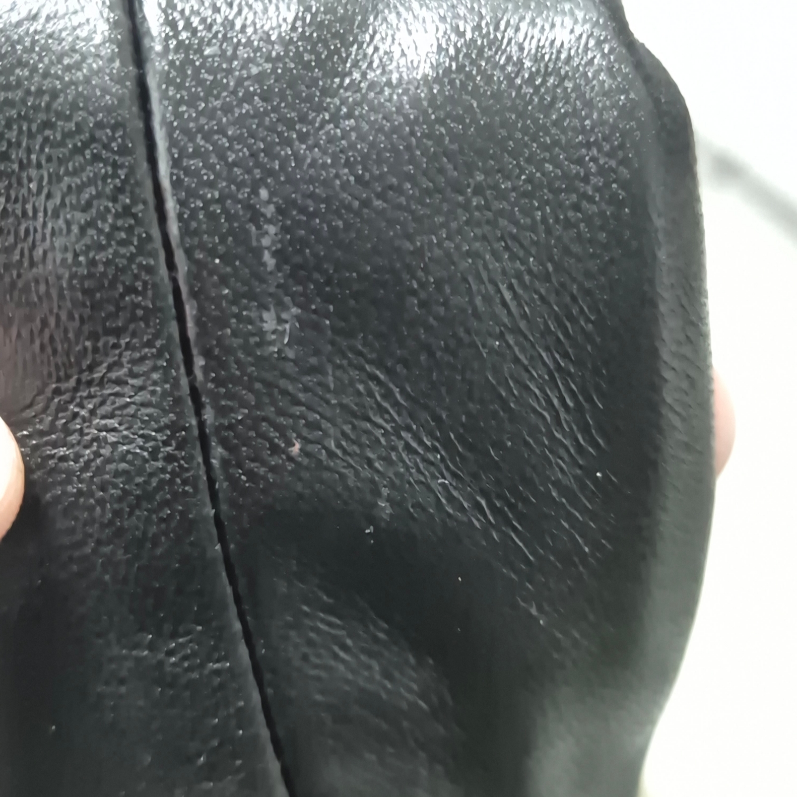 Lemaire Small Croissant Bag Soft Nappa Leather Black 착용 스타일 - 4