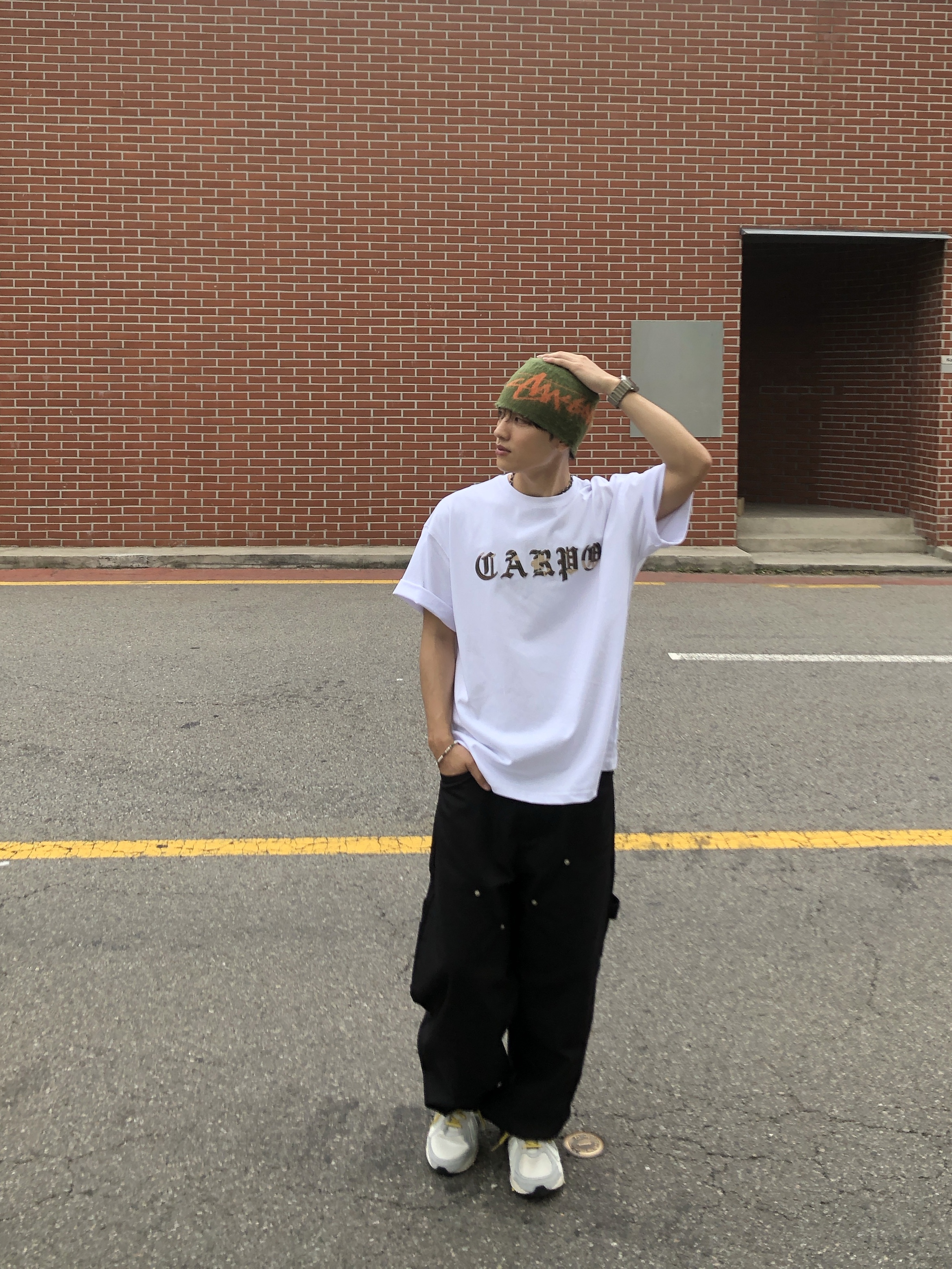 Stussy Brushed Out Stock Skullcap Beanie Olive 착용 스타일 - 2