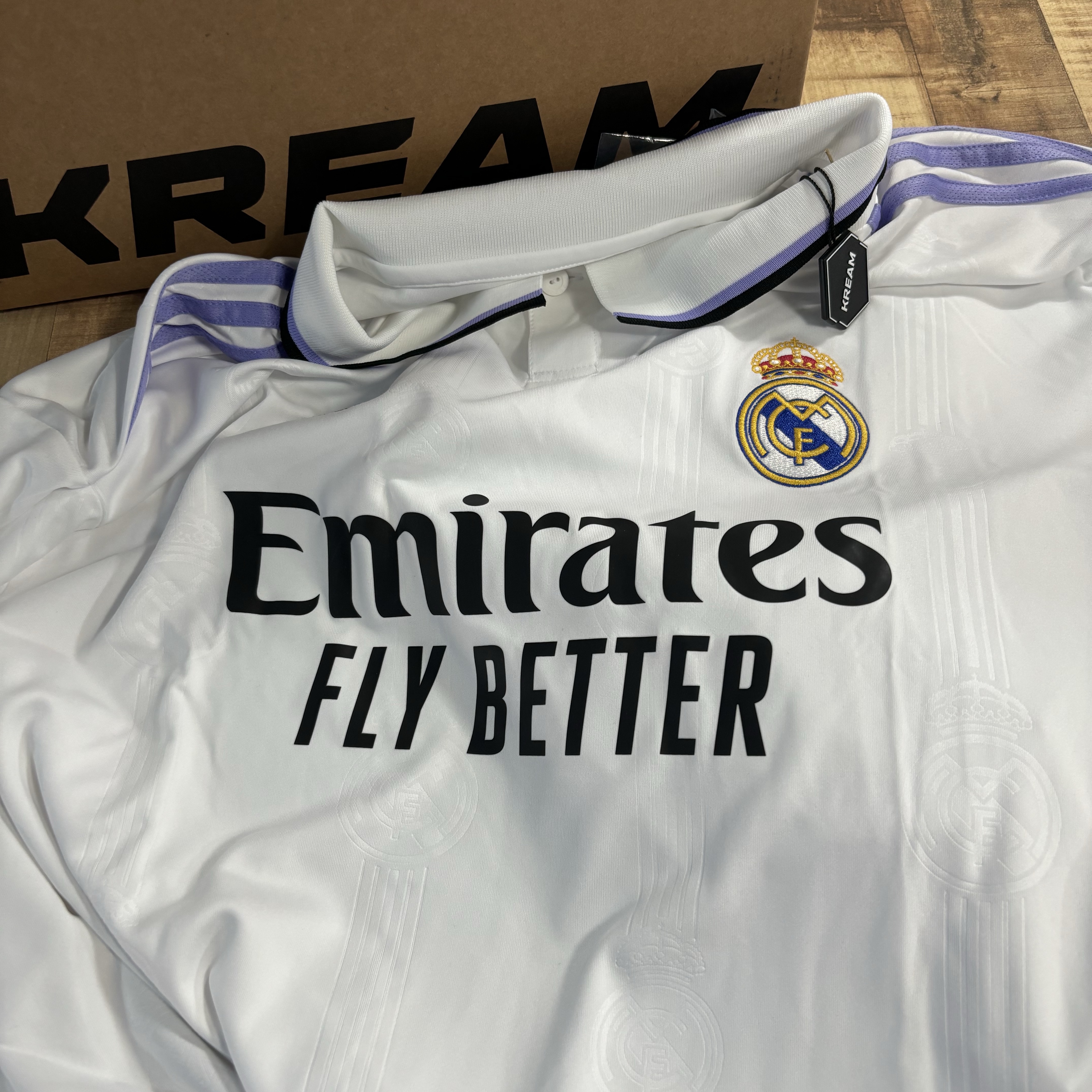 Adidas Real Madrid 2022/23 Home Jersey White - US Sizing (Non Marking Ver.) 착용 스타일