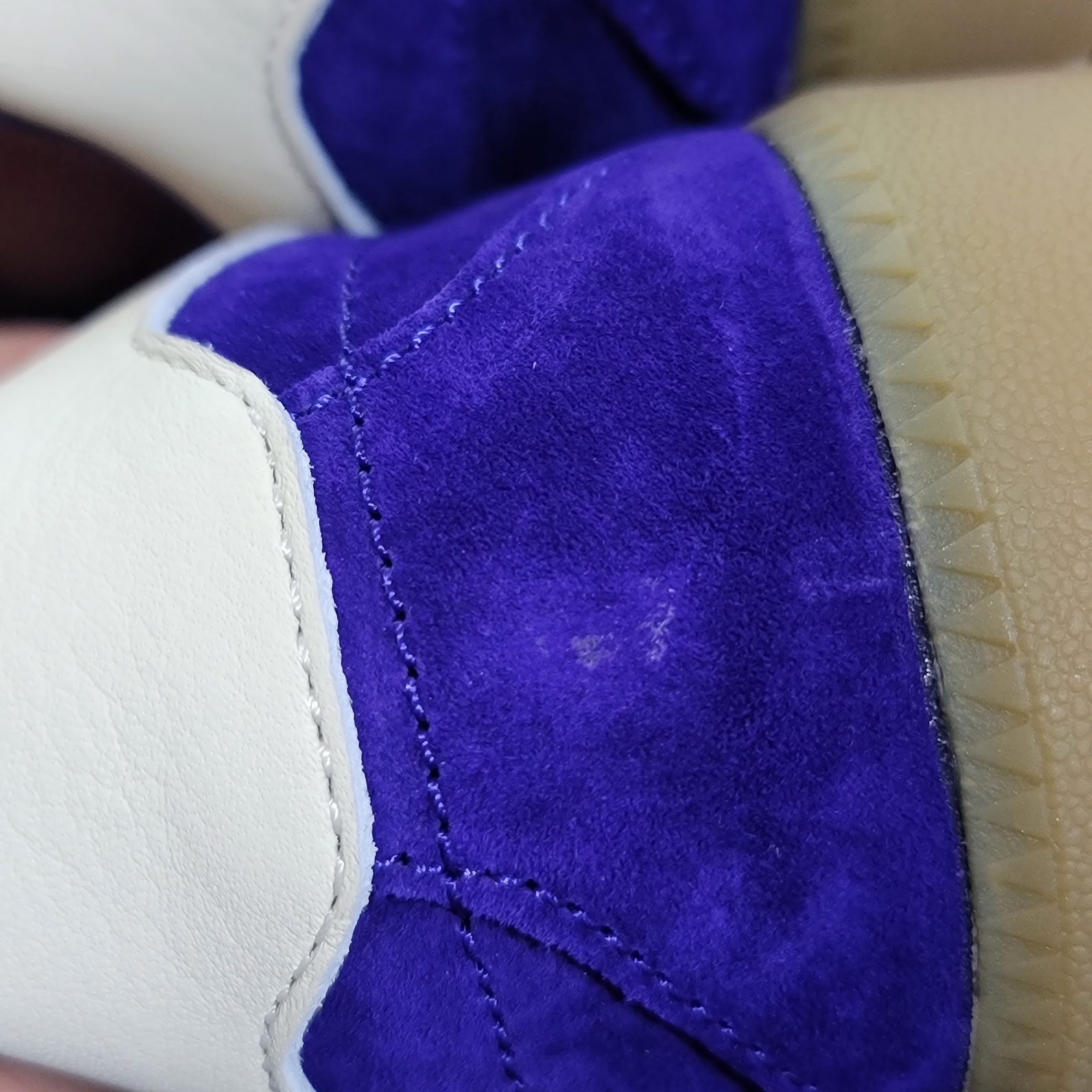 Adidas Bermuda College Purple Cream White 착용 스타일 - 2