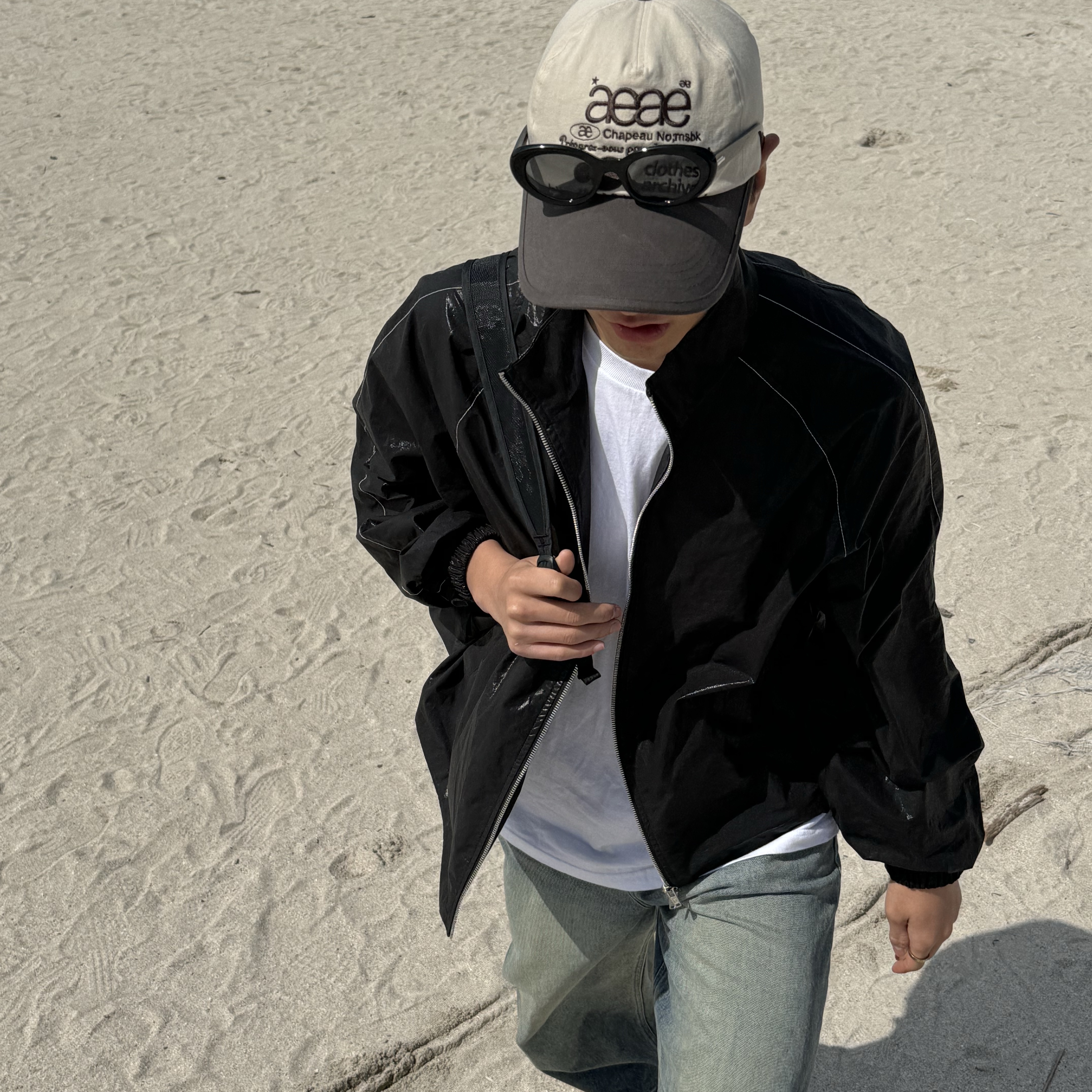 (W) Matin Kim Logo Coating Jumper Black 착용 스타일