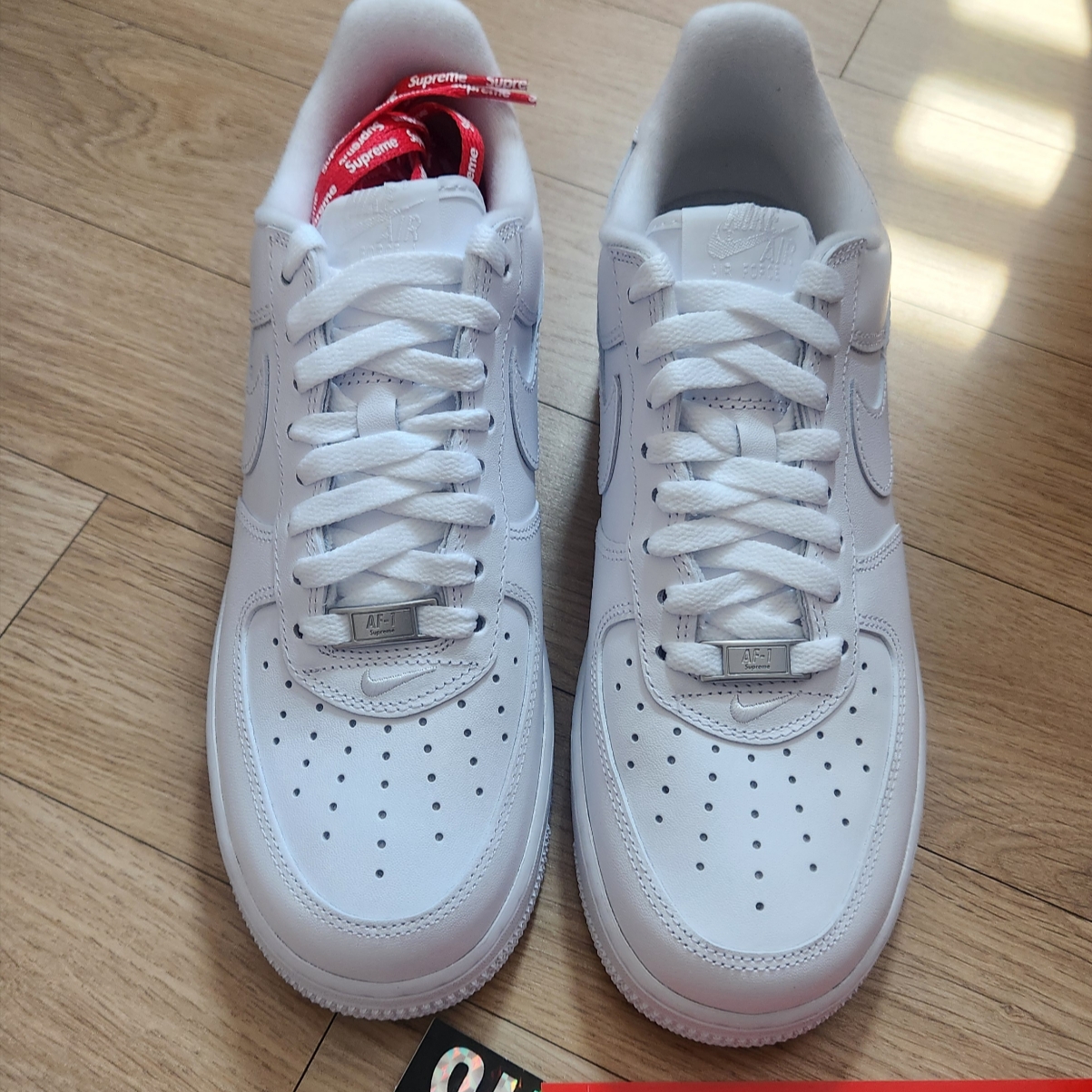 Nike x Supreme Air Force 1 Low White 착용 스타일 - 1