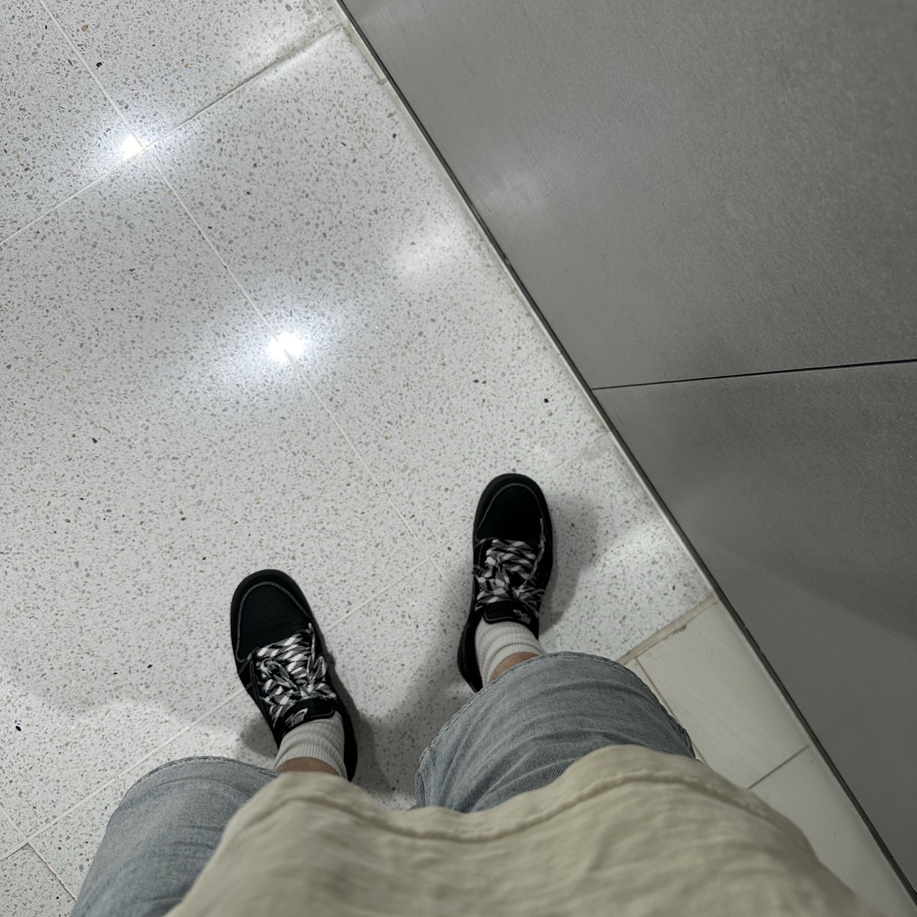 Jordan 1 x Travis Scott Retro Low OG SP Black Phantom 착용 스타일