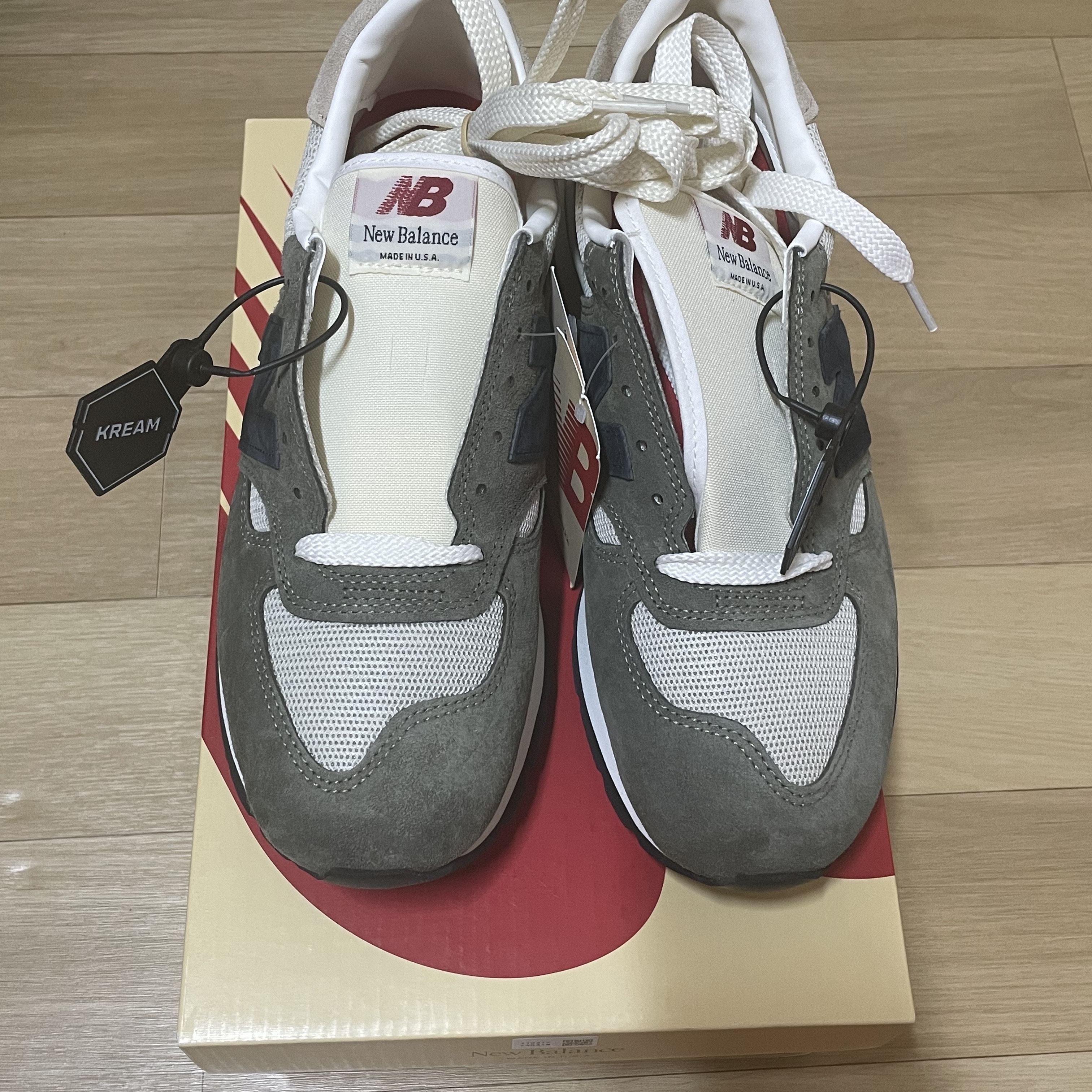 New Balance 990v1 Made in USA Olive 착용 스타일 - 1