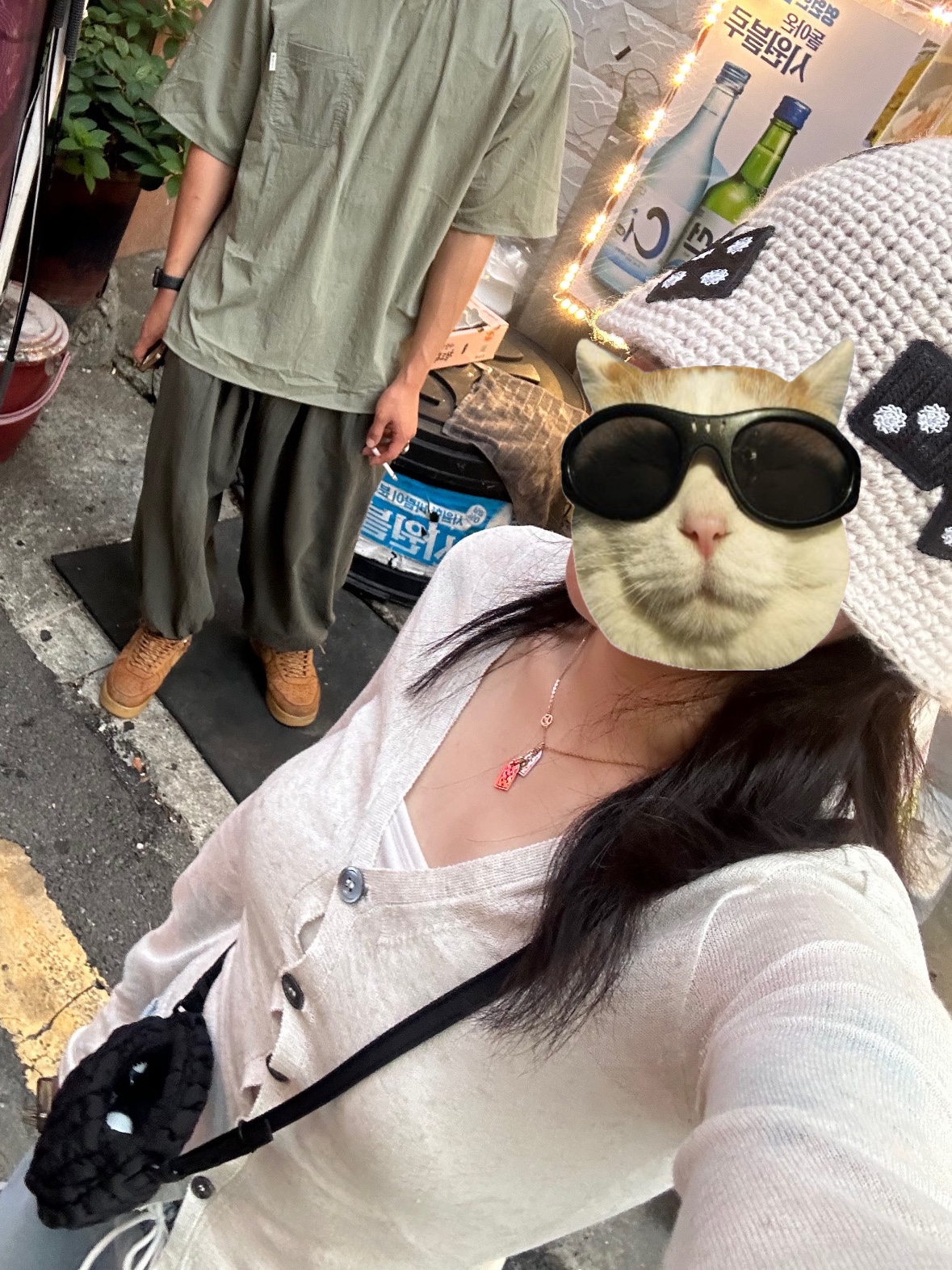 Stussy Dice Knit Bucket Hat Light Grey, COS Quilted Nano Crossbody Bag Black 착용 스타일 - 1