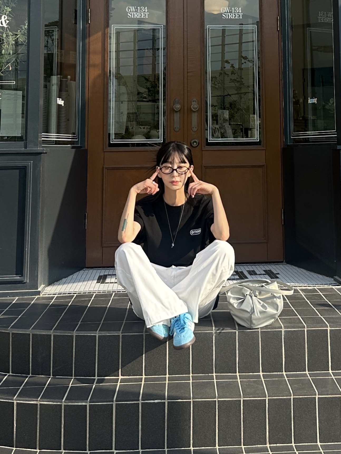 Adidas x NTS Radio Samba Millennium Cloud White Gum, [예약배송] Heeari Aurora Shirring Bag Black 착용 스타일 - 1