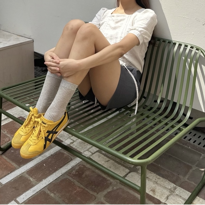 Onitsuka Tiger Mexico 66 Yellow Black 착용 스타일 - 2