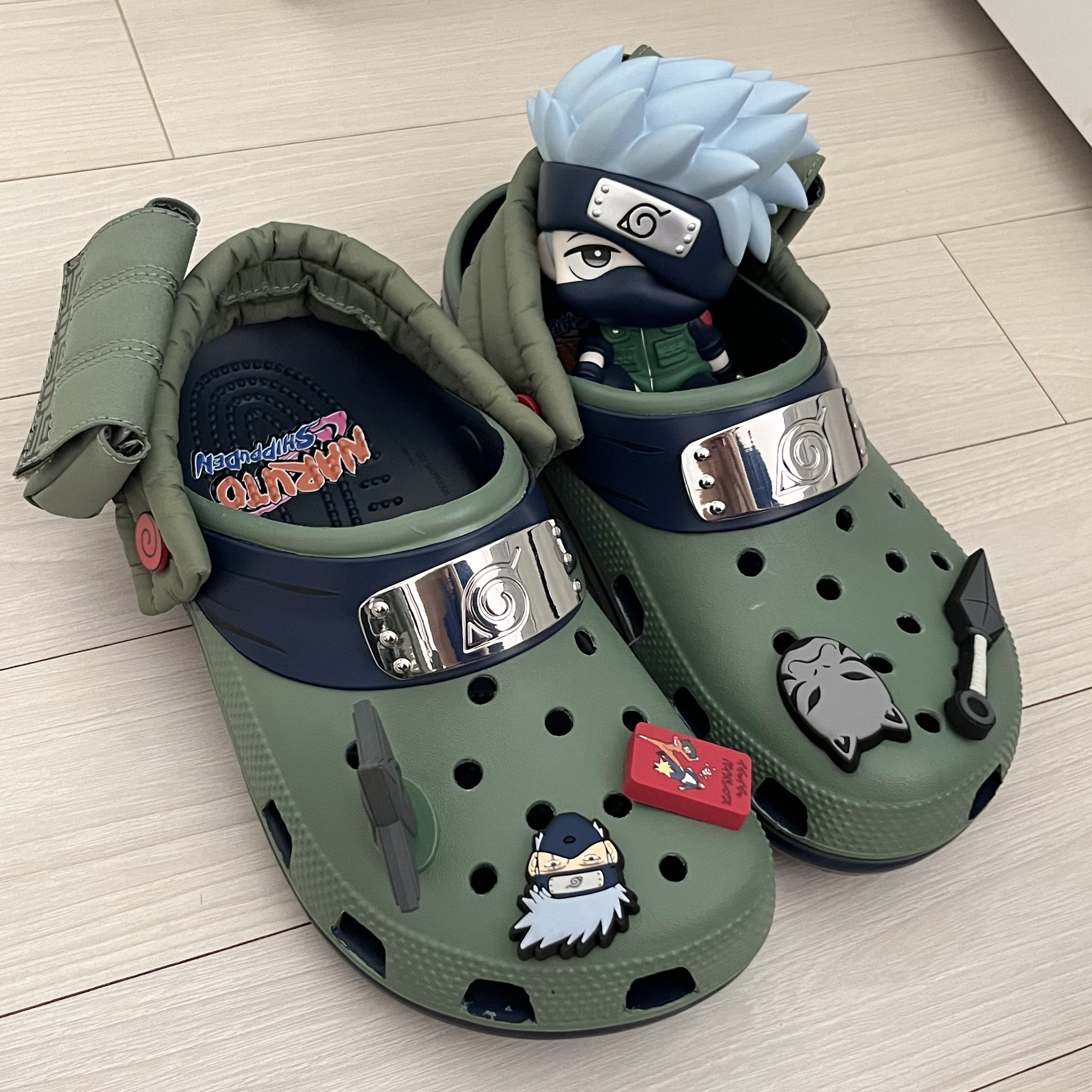 Crocs x Naruto Classic Clog Kakashi 착용 스타일