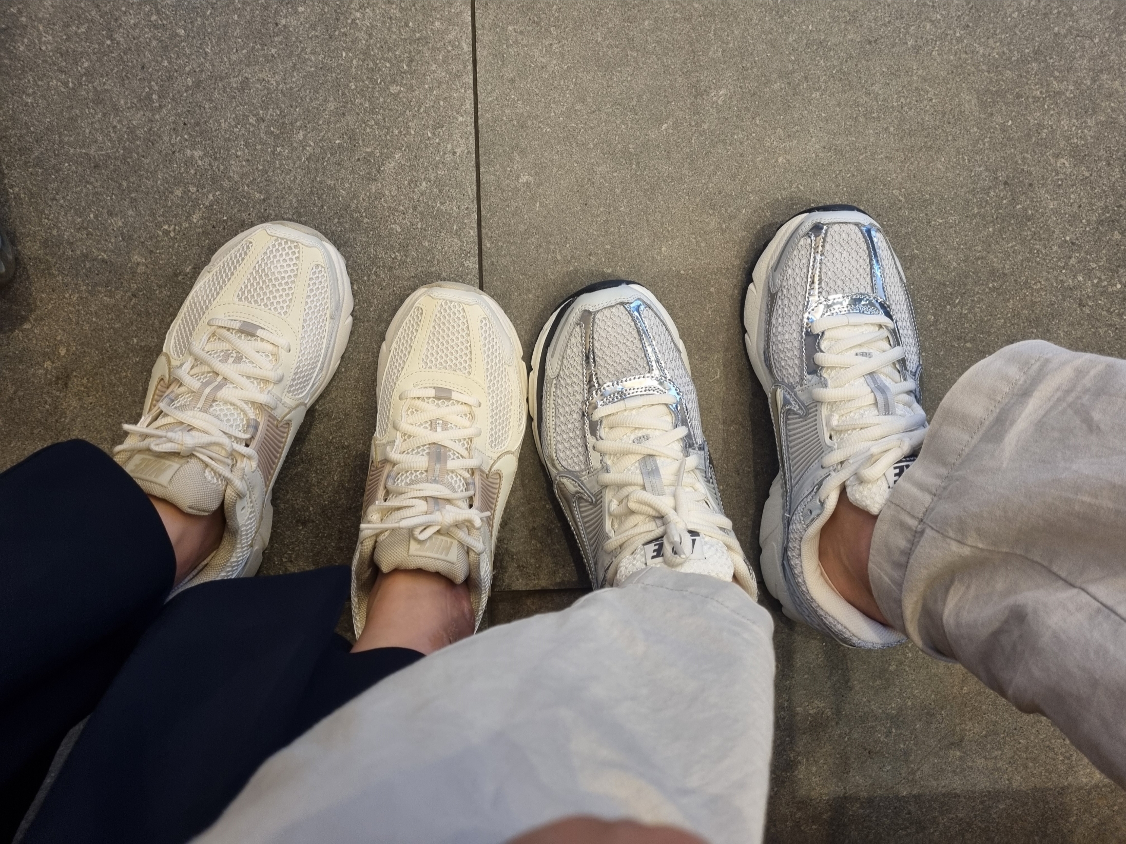 (W) Nike Zoom Vomero 5 Pale Ivory Sanddrift 착용 스타일