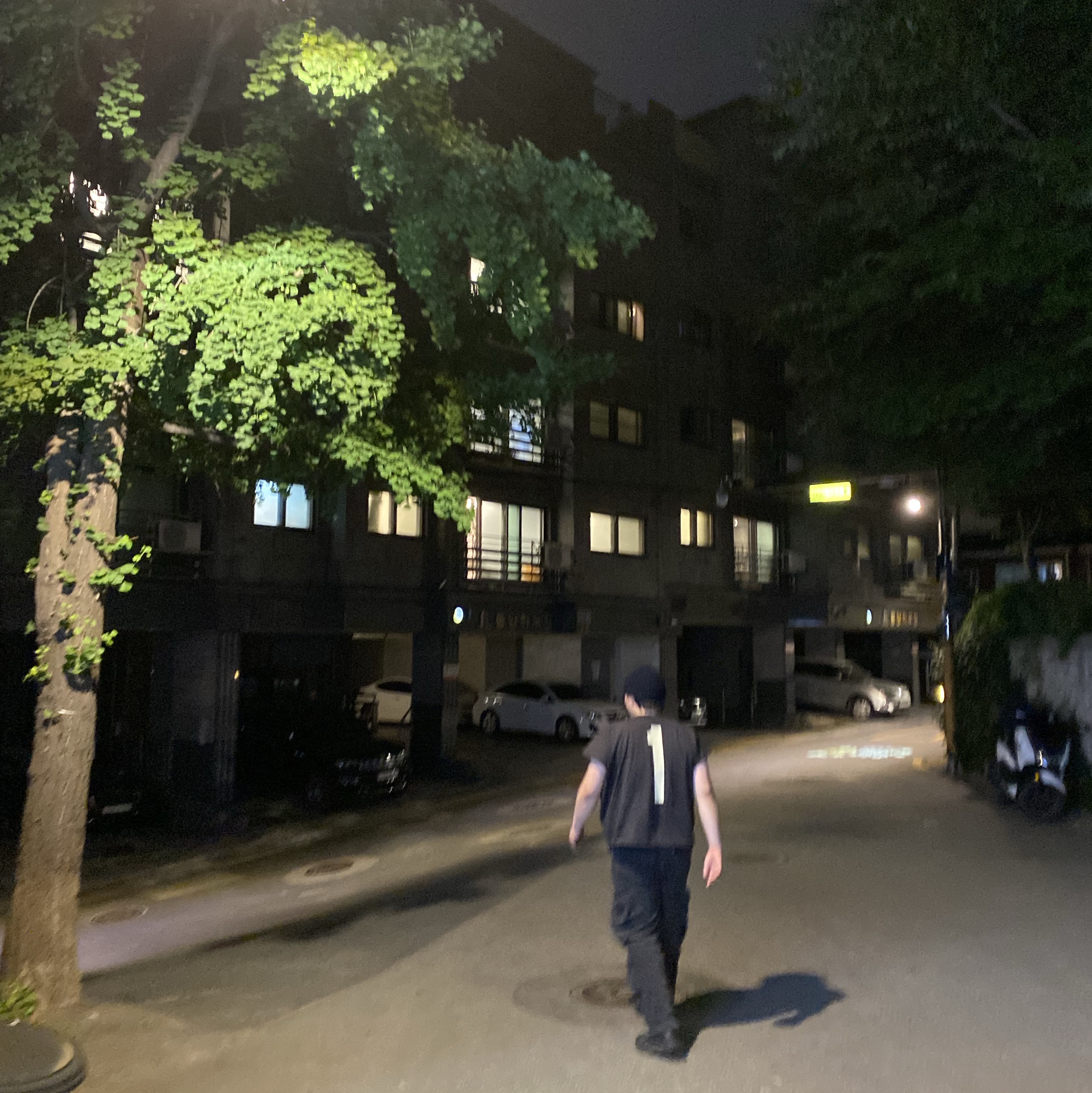 Yeezy One Box T-Shirt Black 착용 스타일 - 3