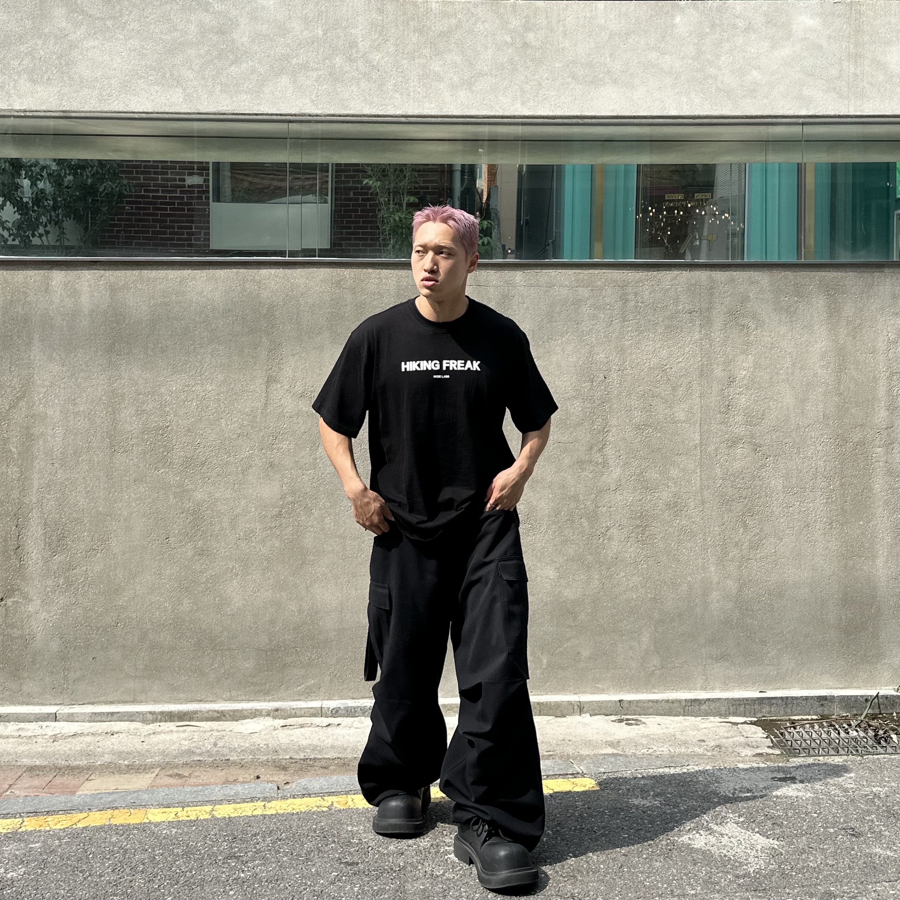 Nonnod Side Zip Cargo Pants Black, (W) Balenciaga Steroid Derby Black 착용 스타일 - 1