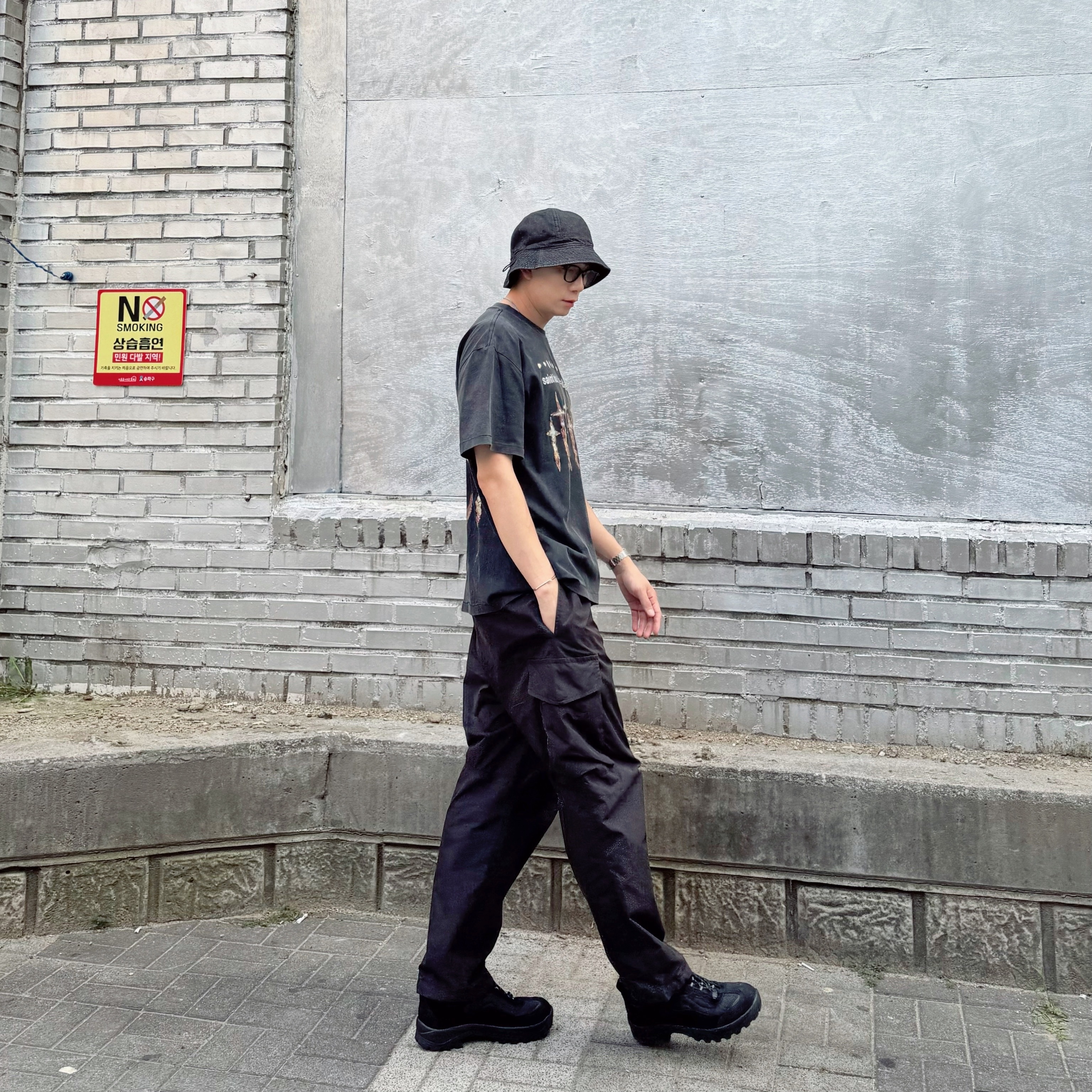 Saint Mxxxxxx x For Someone God FS S/S T-Shirt Black - 23AW 착용 스타일 - 2