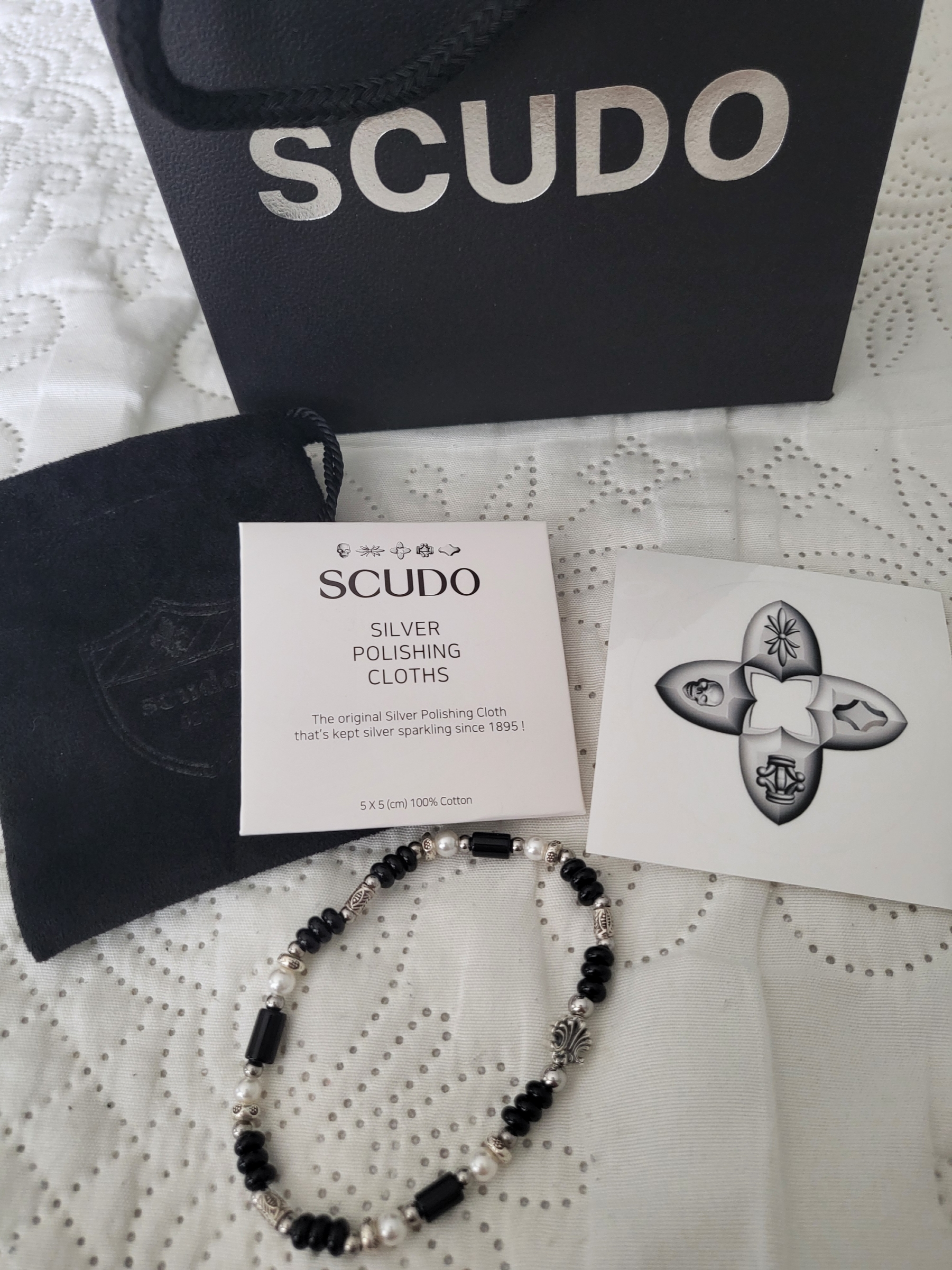 [KREAM 단독] Scudo Shell Black Pearl Beads Bracelet 착용 스타일 - 2