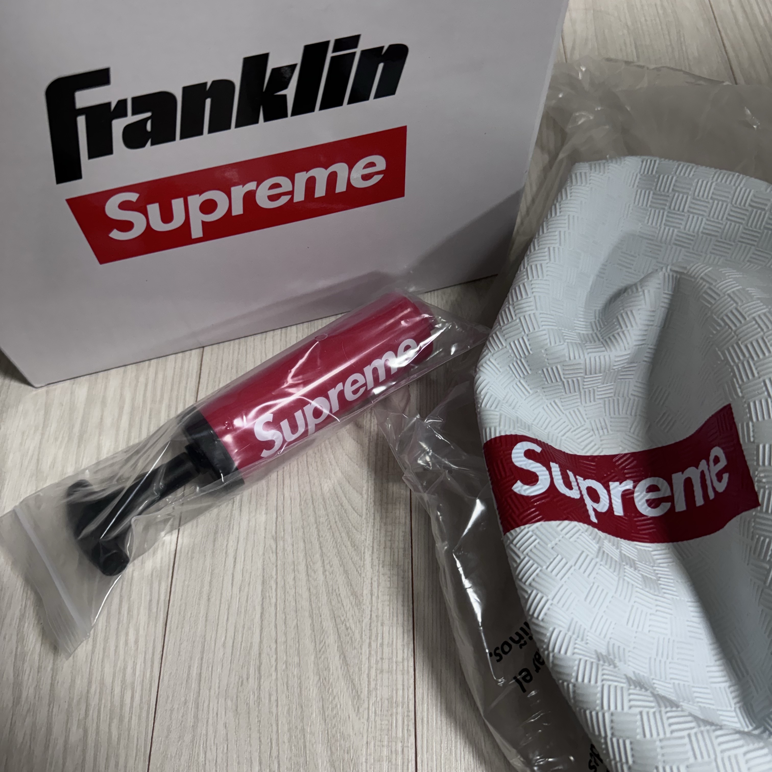 Supreme x Franklin Playground Ball White - 24SS 착용 스타일