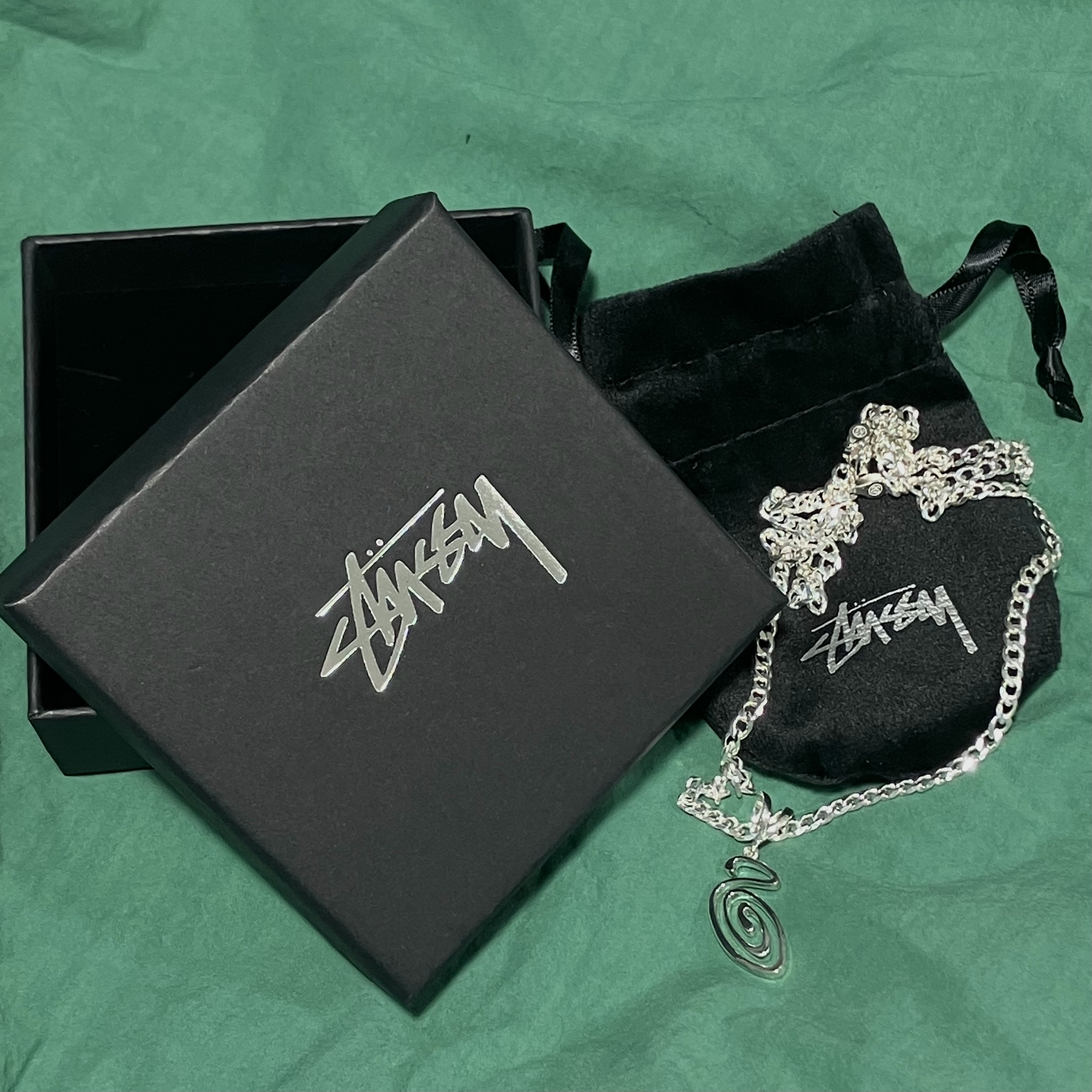 Stussy Swirly S Chain Sterling Silver 착용 스타일