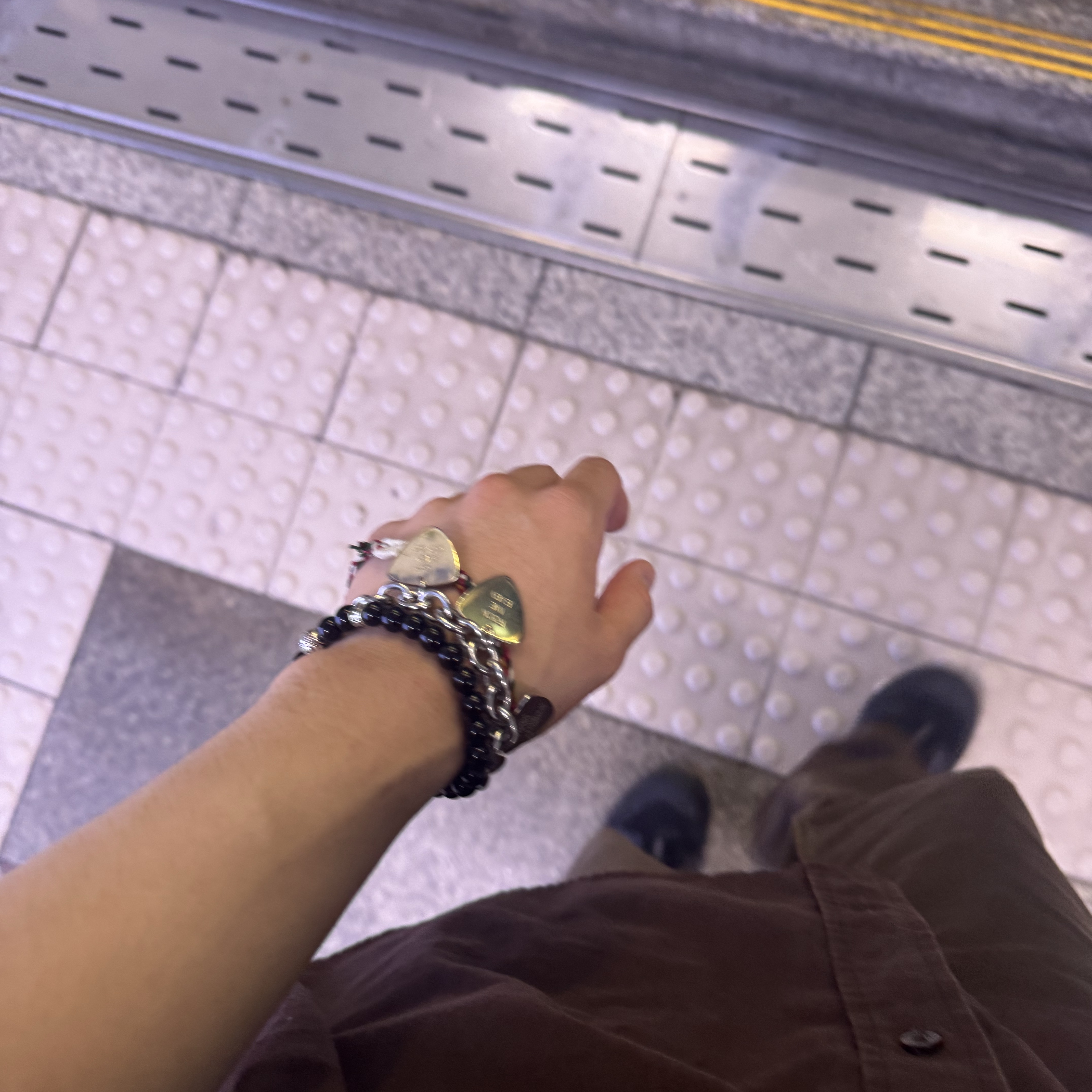 (W) Hysteric Glamour Hysteric On Skull Pick Bracelet Silver 착용 스타일