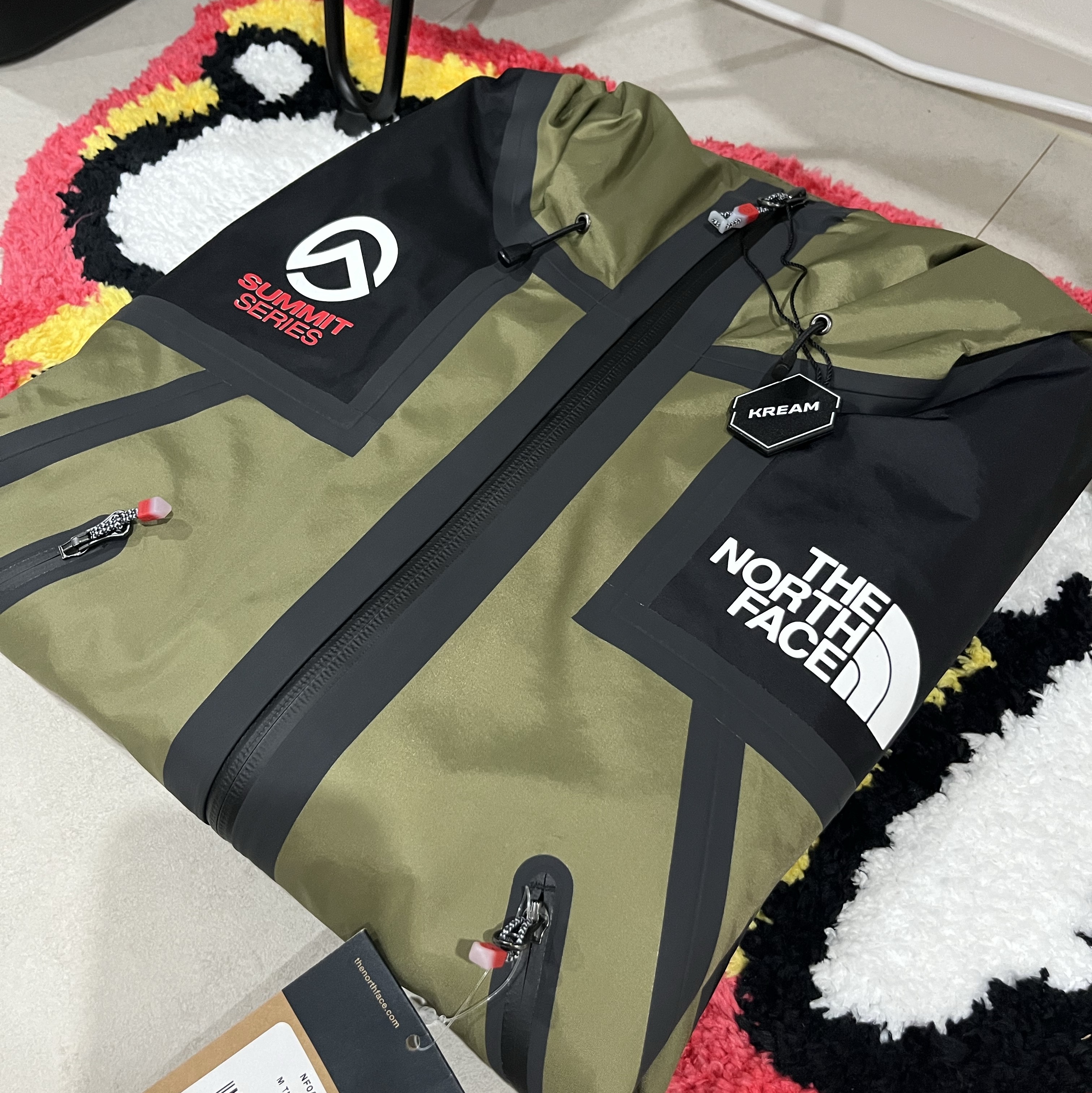 Supreme x The North Face Summit Series Outer Tape Seam Jacket Olive - 21SS 착용 스타일