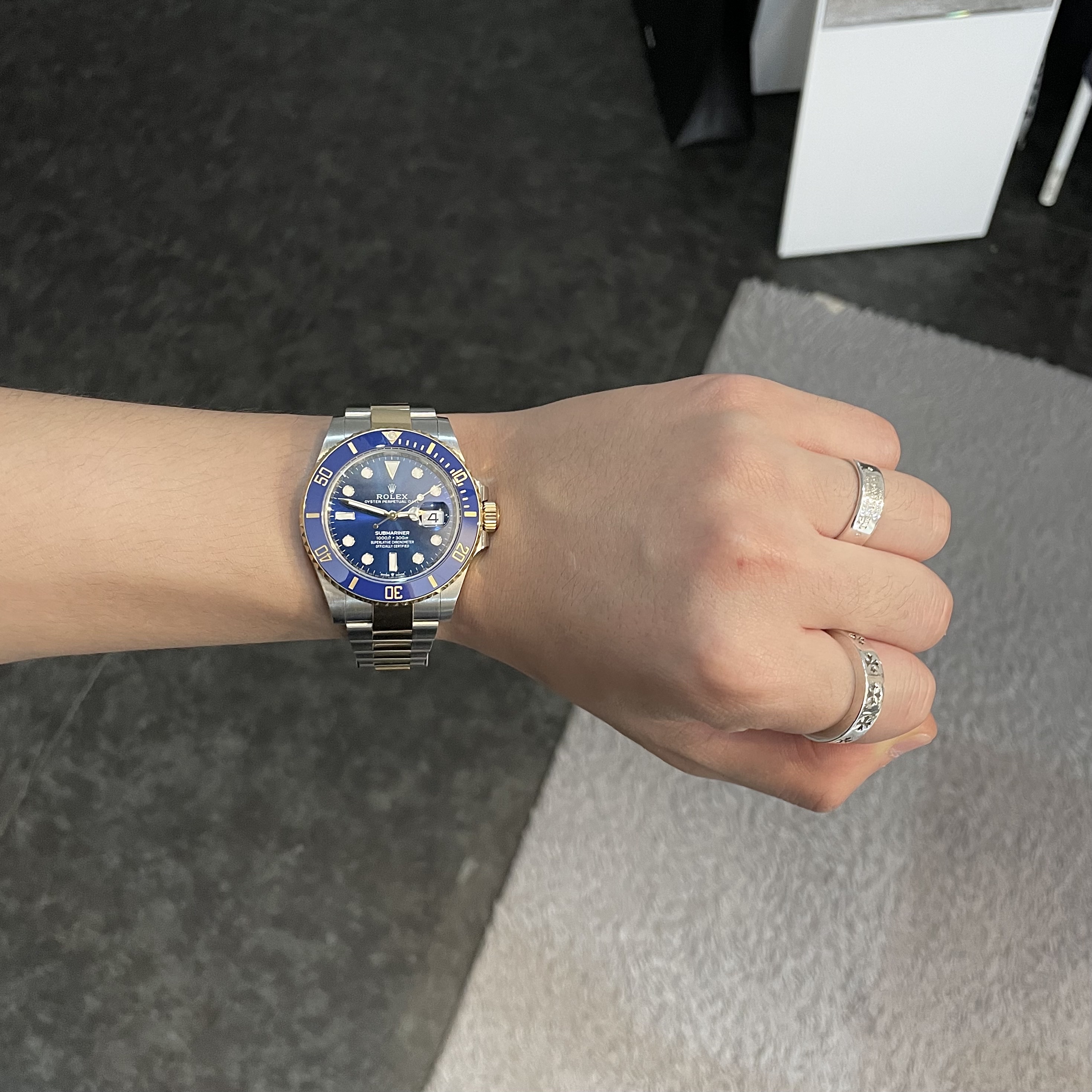Rolex Submariner Date 41mm 126613LB Royal Blue Oyster 착용 스타일