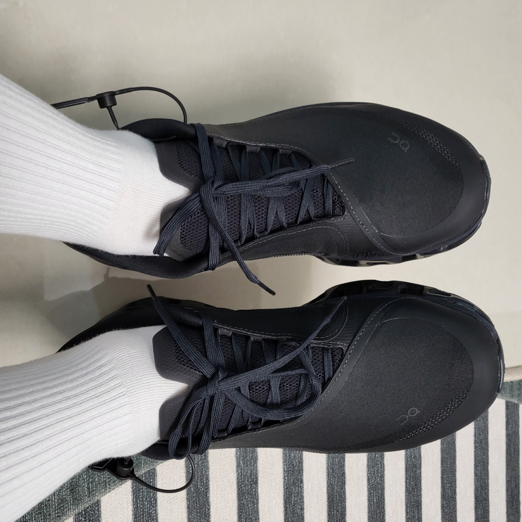 On Running x Post Archive Faction (Paf) Cloudmonster 2 Black Magnet 착용 스타일