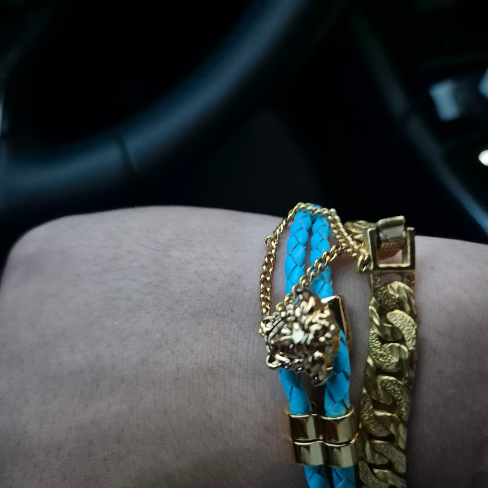 Versace Medusa Braided Leather Bracelet Light Blue 착용 스타일