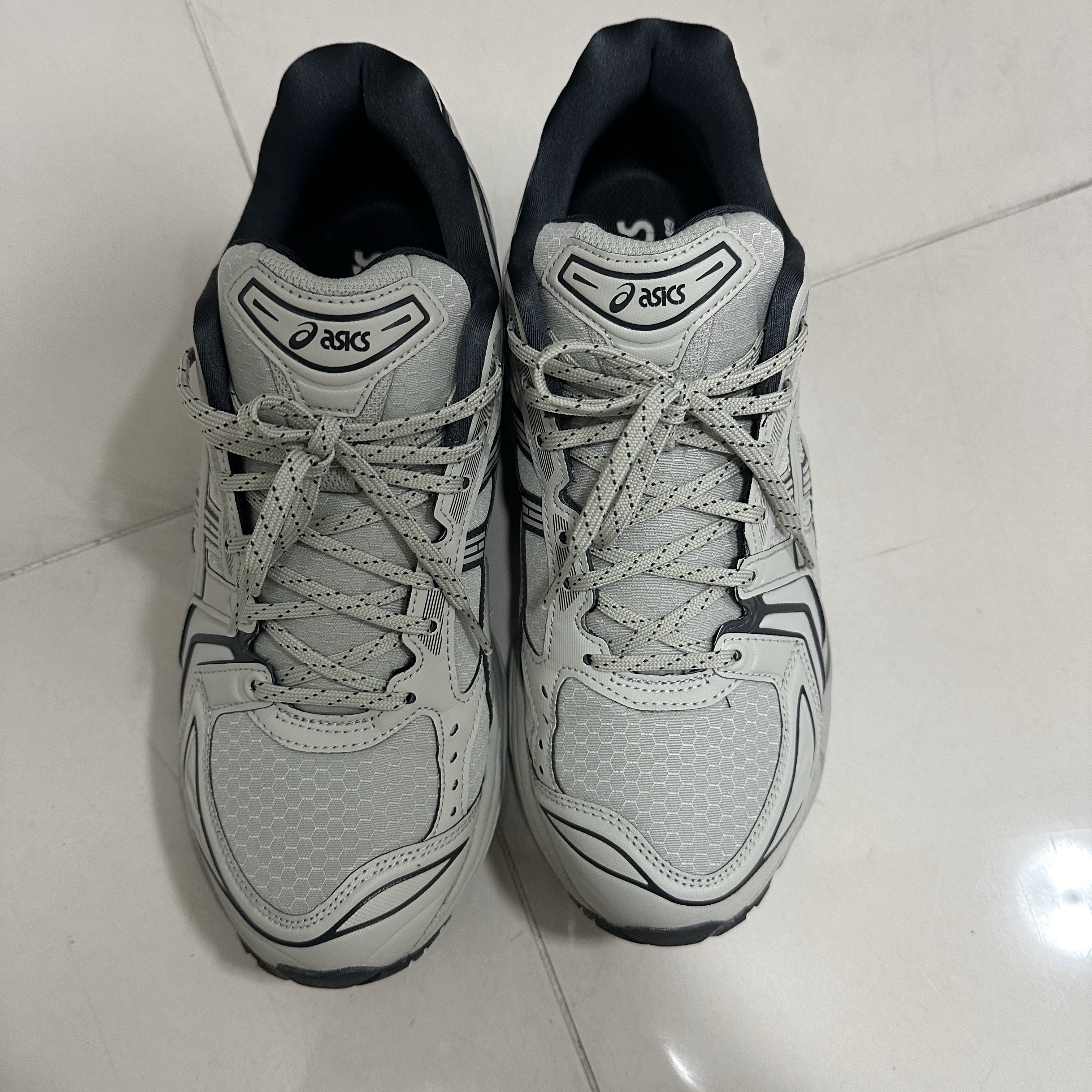 Asics Gel-Kayano 14 Earthenware Pack White Sage Graphite Grey 착용 스타일 - 2