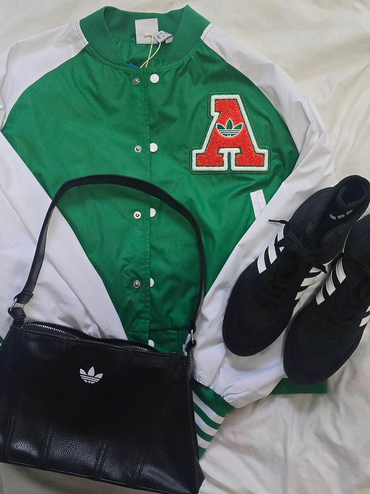 Adidas Box Hog 2.0 Boots Core Black Cloud White, Adidas Mini Airliner Bag Black 착용 스타일 - 1