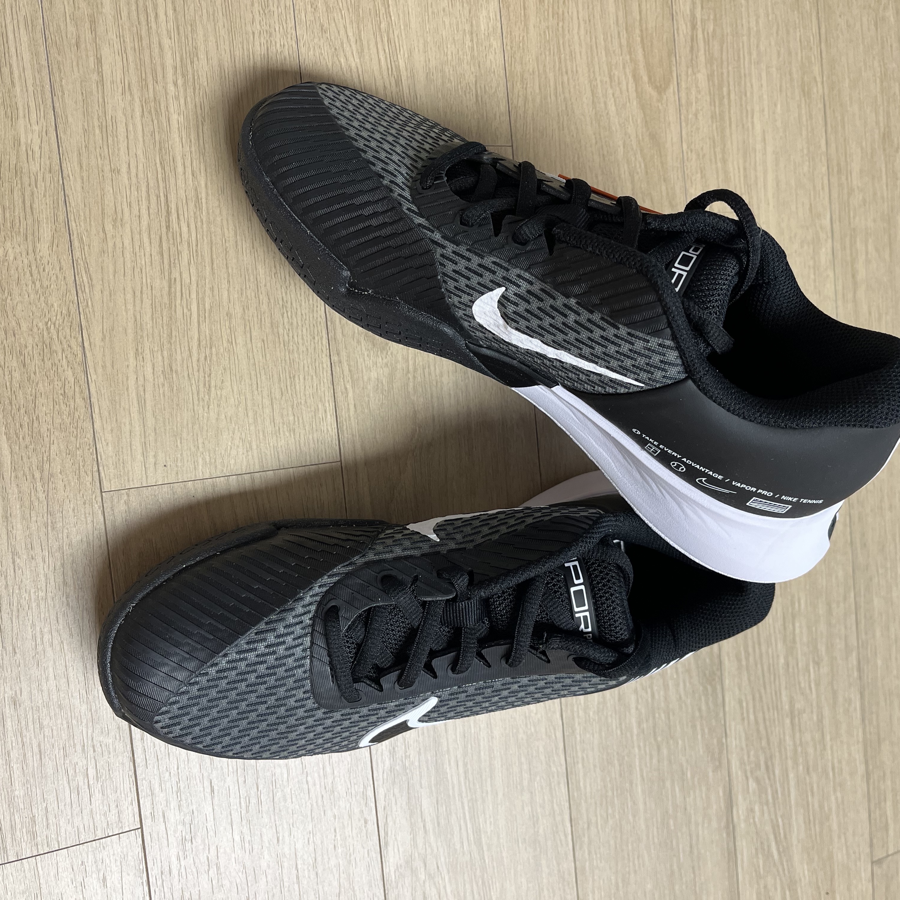 (W) Nike Court Air Zoom Vapor Pro 2 Black White 착용 스타일