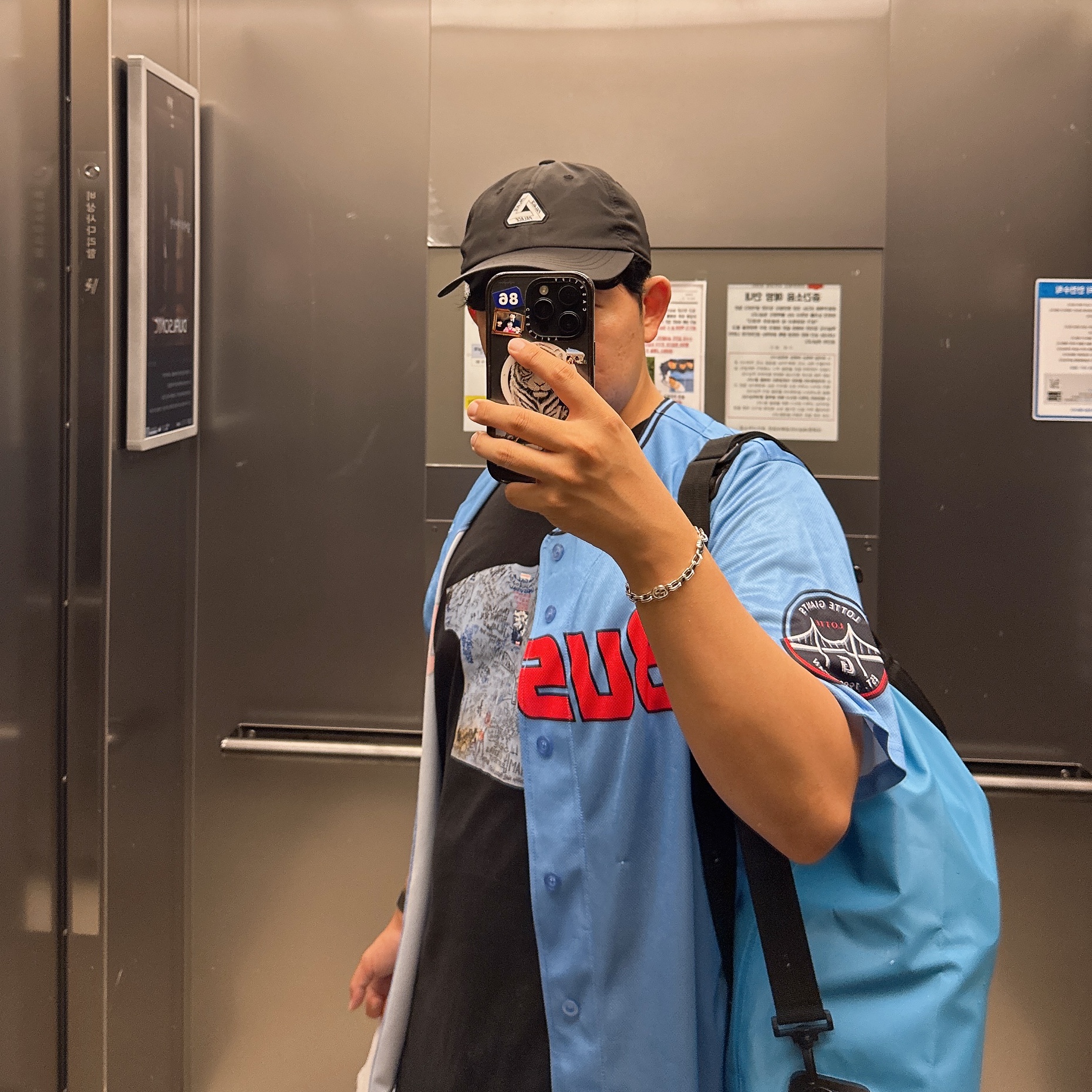 Palace Tri-Ferg Desert 6-Panel Black - 24SS, Supreme First T-Shirt Black - 24SS 착용 스타일