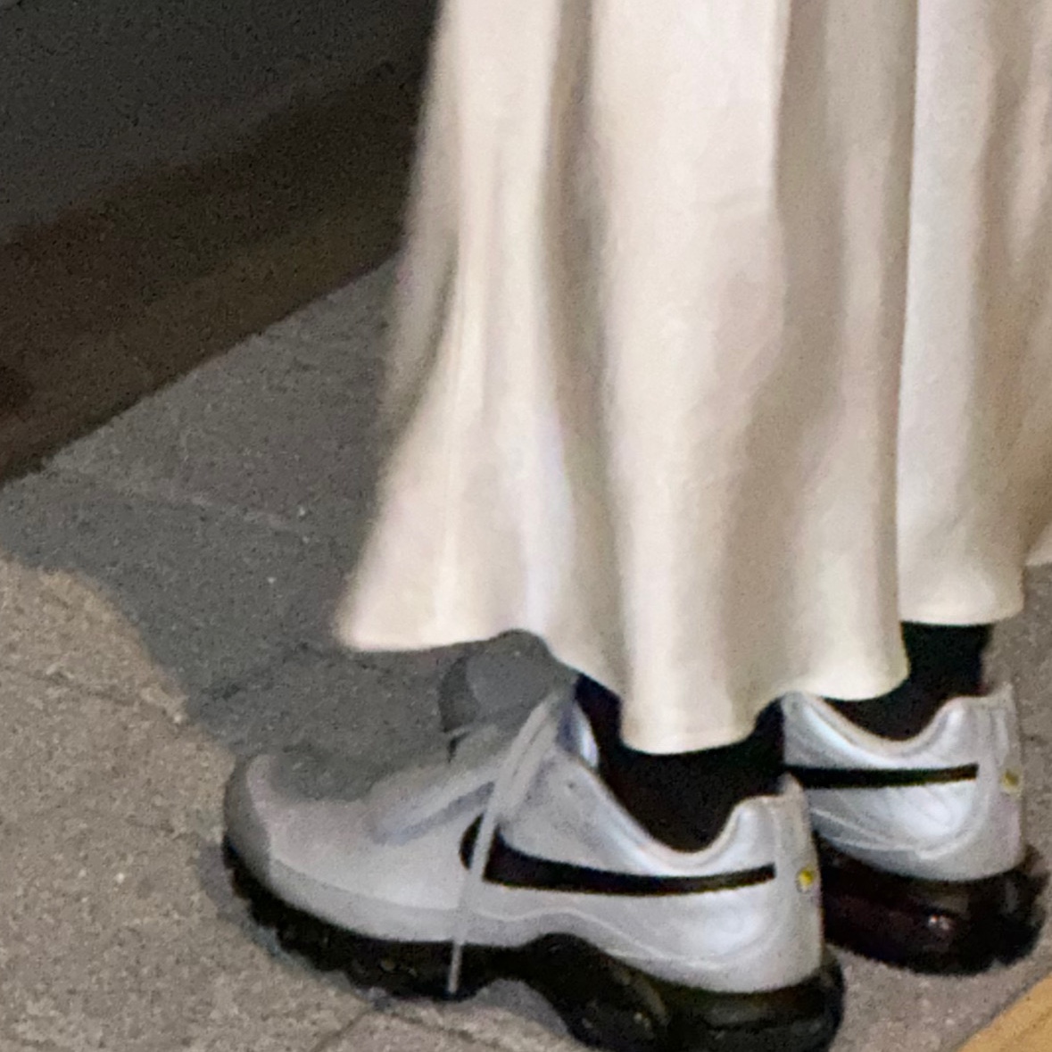 Nike Air Max Plus TNPO Wolf Grey and Black 착용 스타일