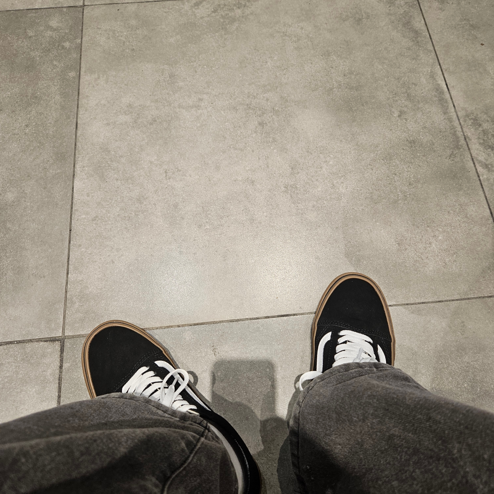 Vans Old Skool Black Gum 착용 스타일