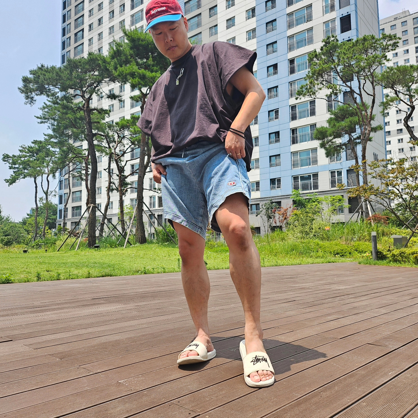 Supreme Pigment 2-Tone Camp Cap Red - 24SS, Yeezy One Box T-Shirt Black 착용 스타일 - 4